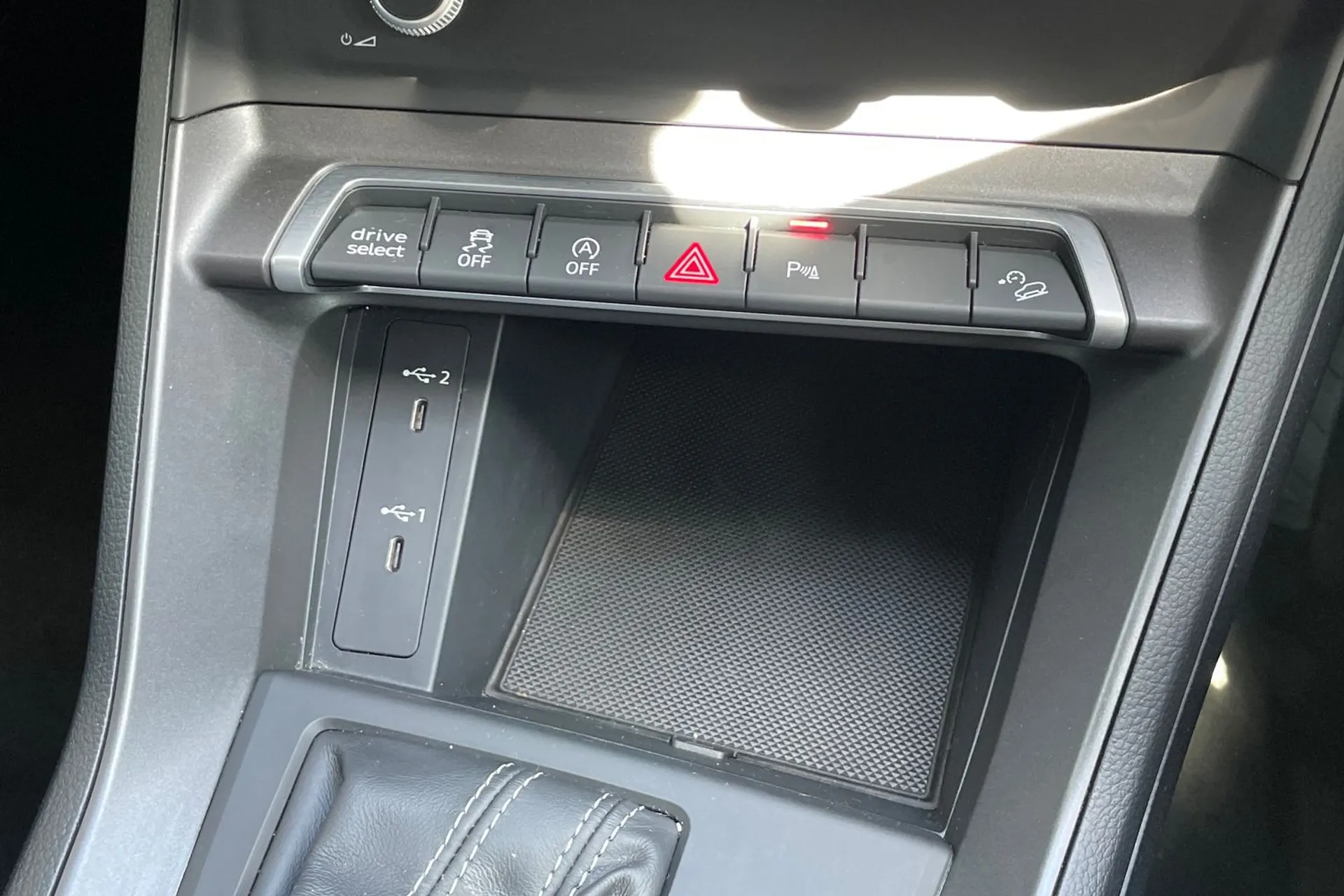 Audi Q3 thumbnail image number 43