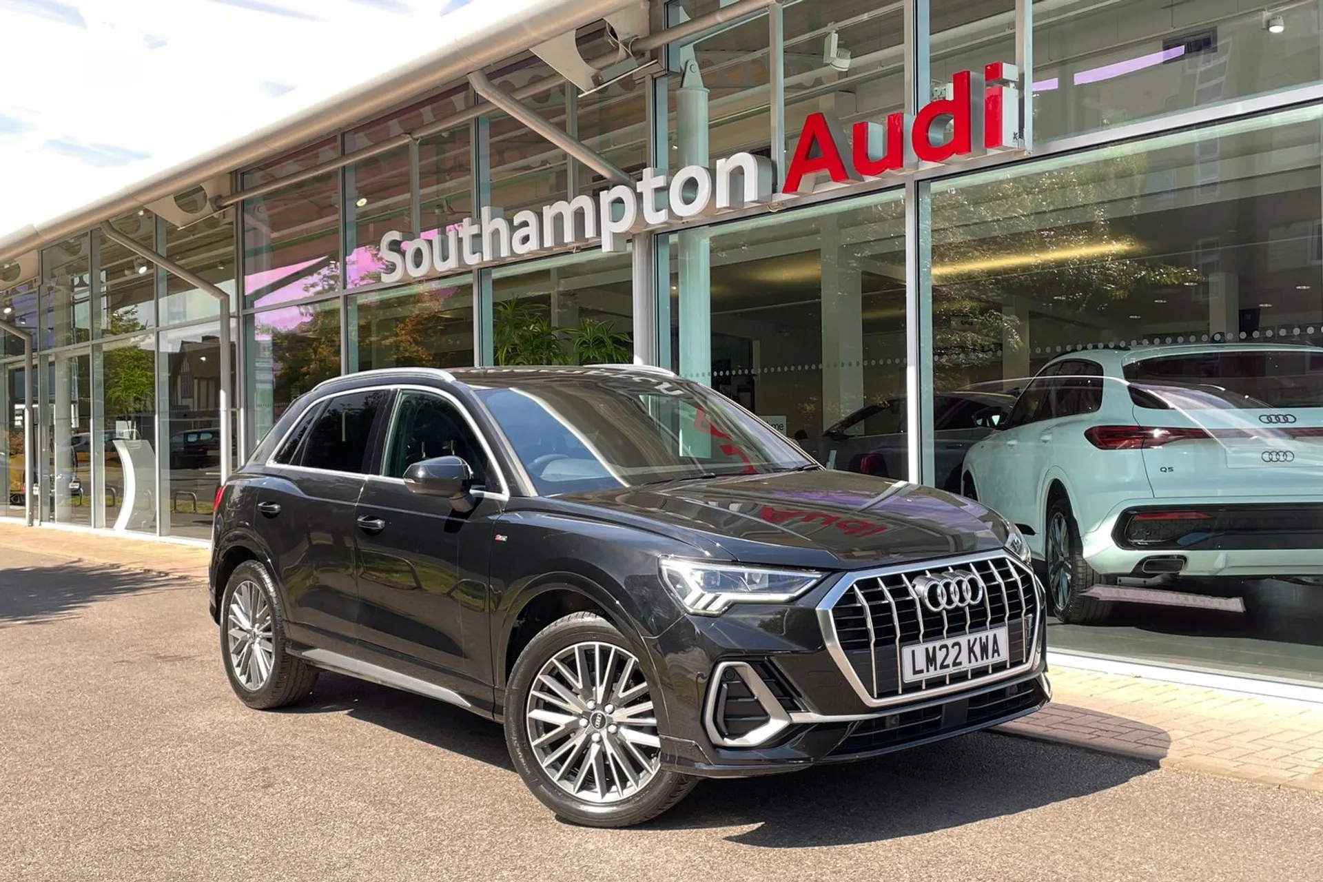Audi Q3 focused image