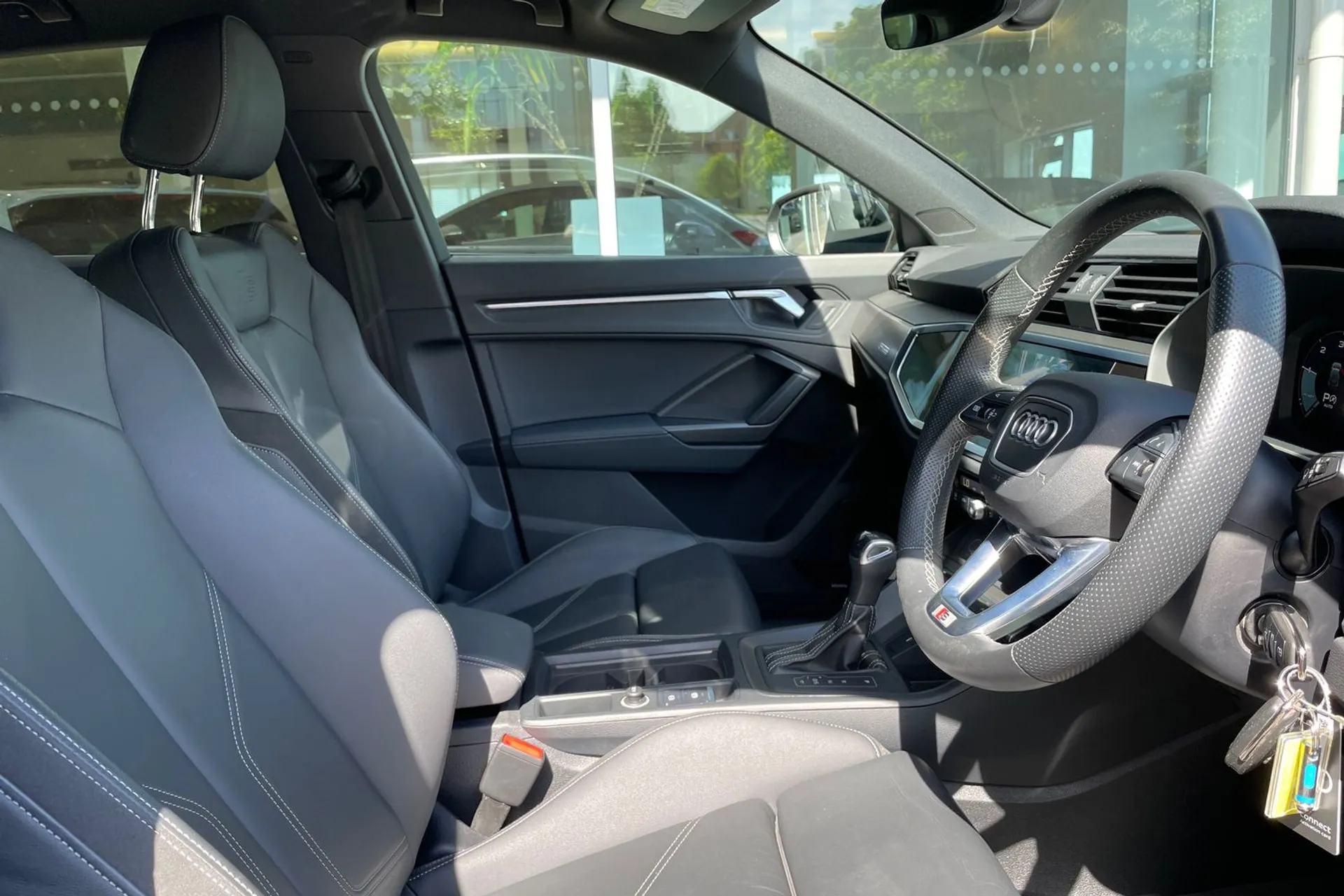 Audi Q3 thumbnail image number 25