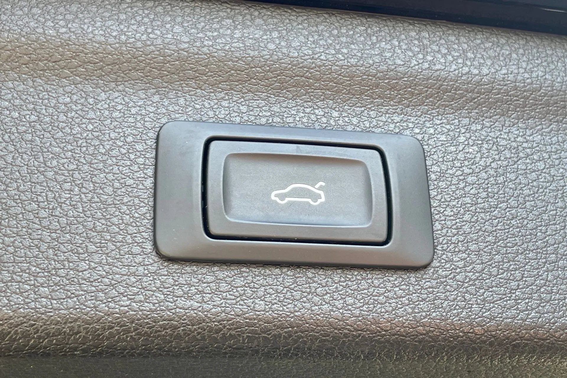Audi Q3 thumbnail image number 20