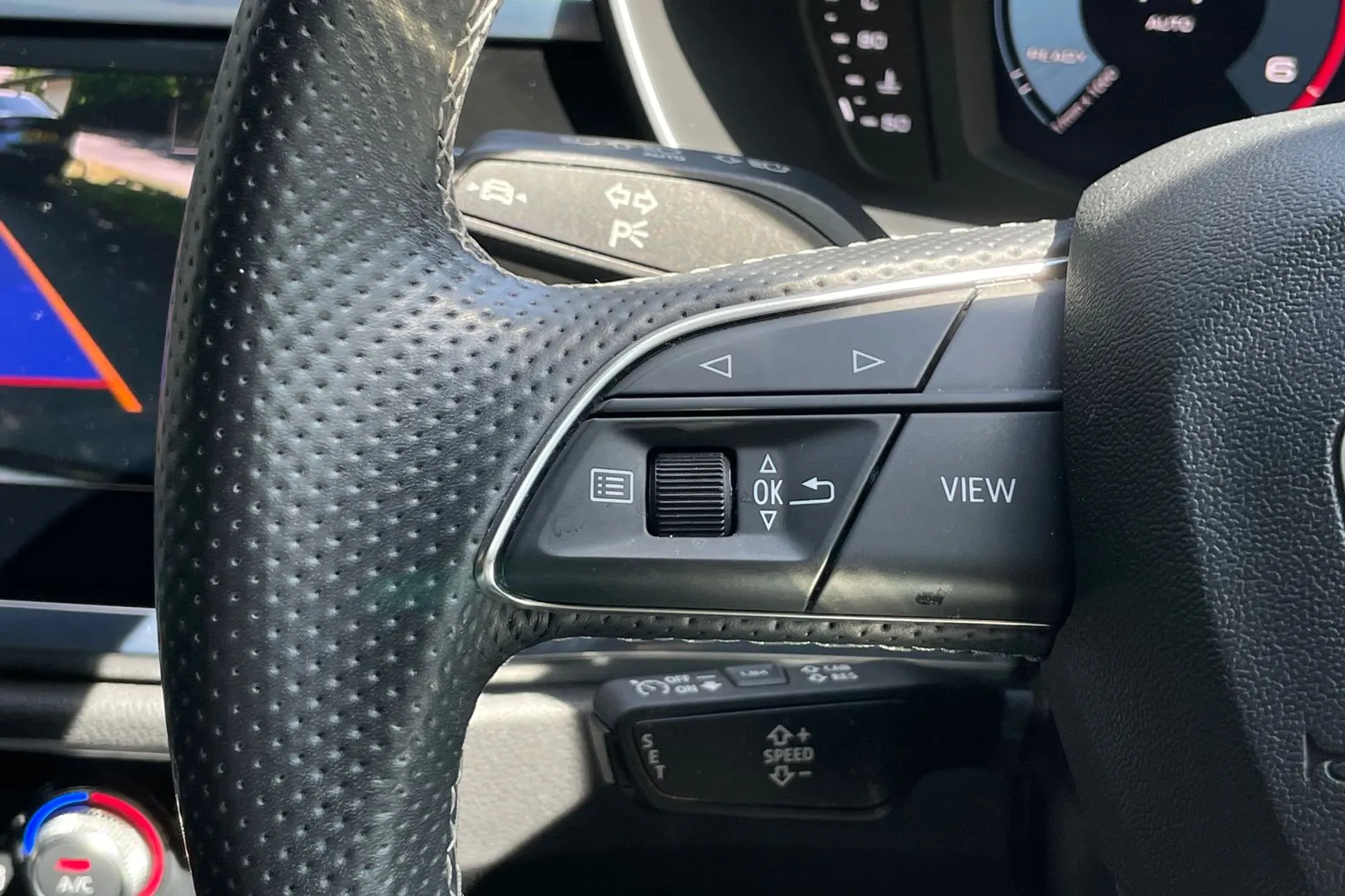 Audi Q3 thumbnail image number 57
