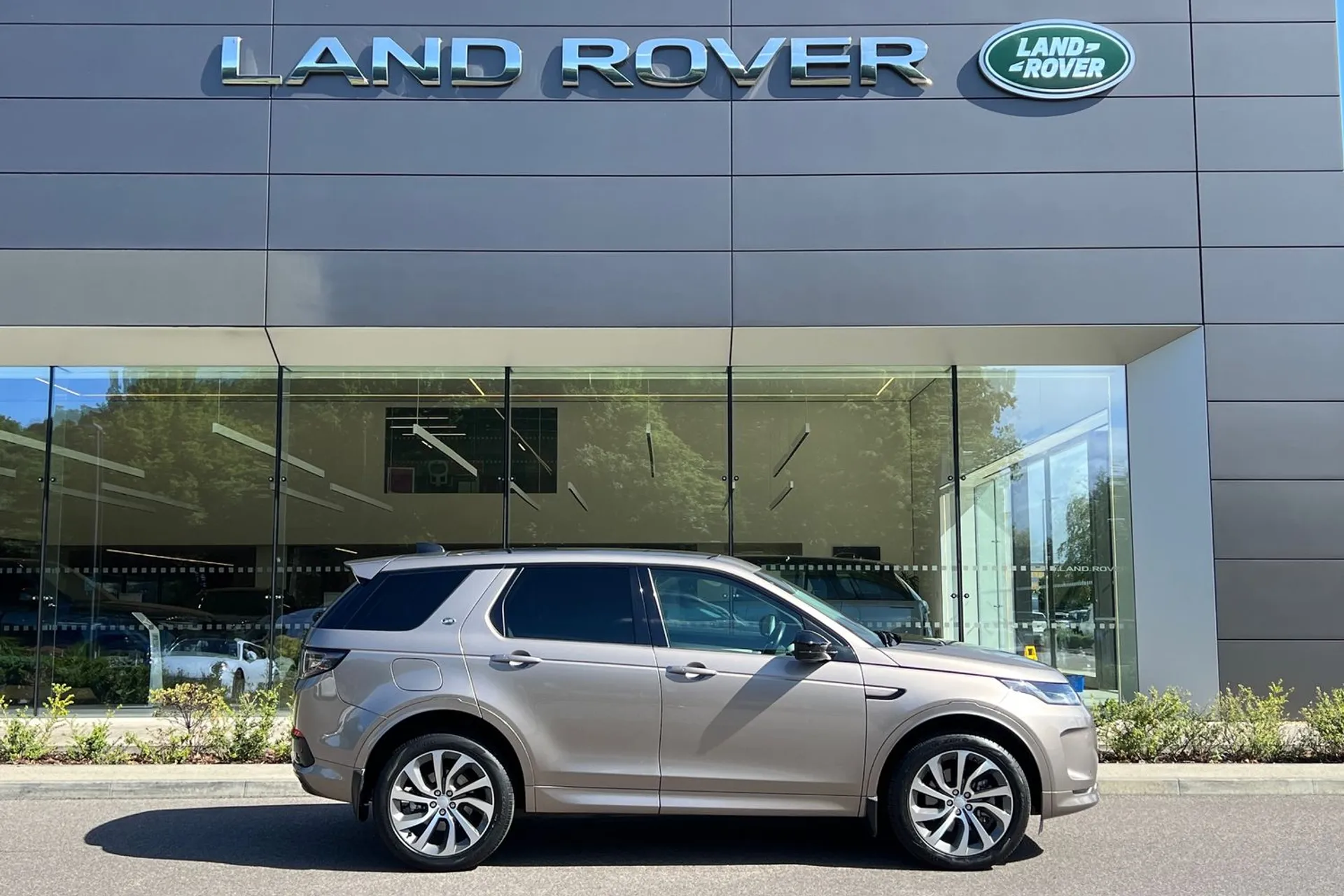 LAND ROVER DISCOVERY SPORT thumbnail image number 2