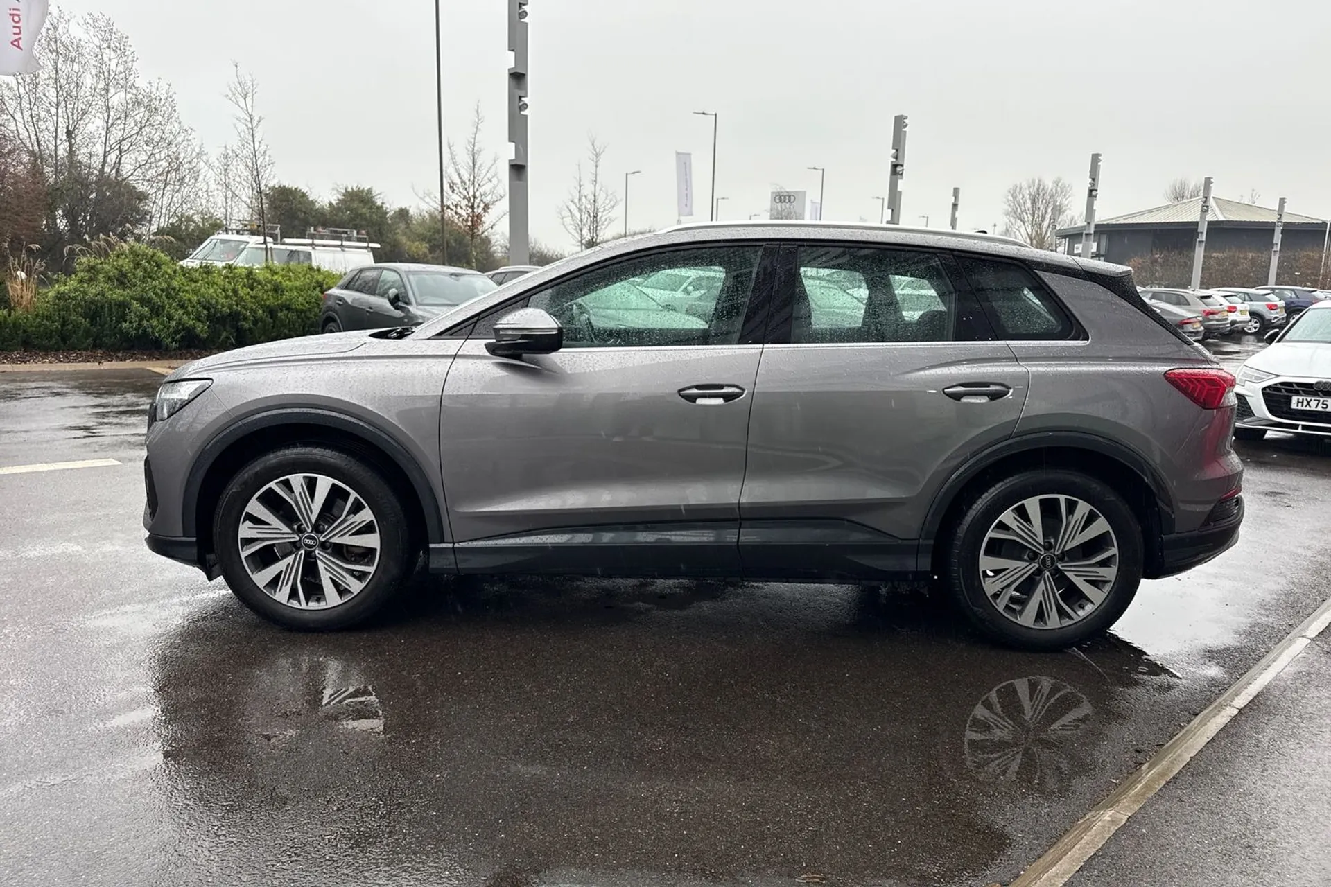 Audi Q4 thumbnail image number 16