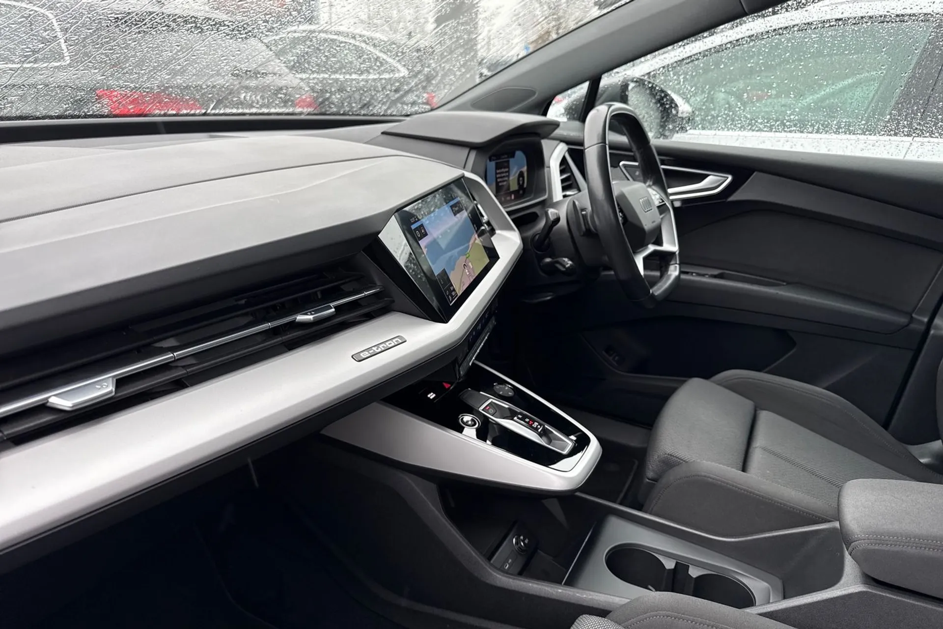 Audi Q4 thumbnail image number 15