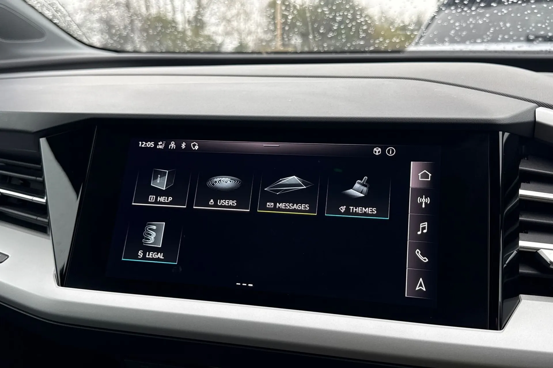 Audi Q4 thumbnail image number 29