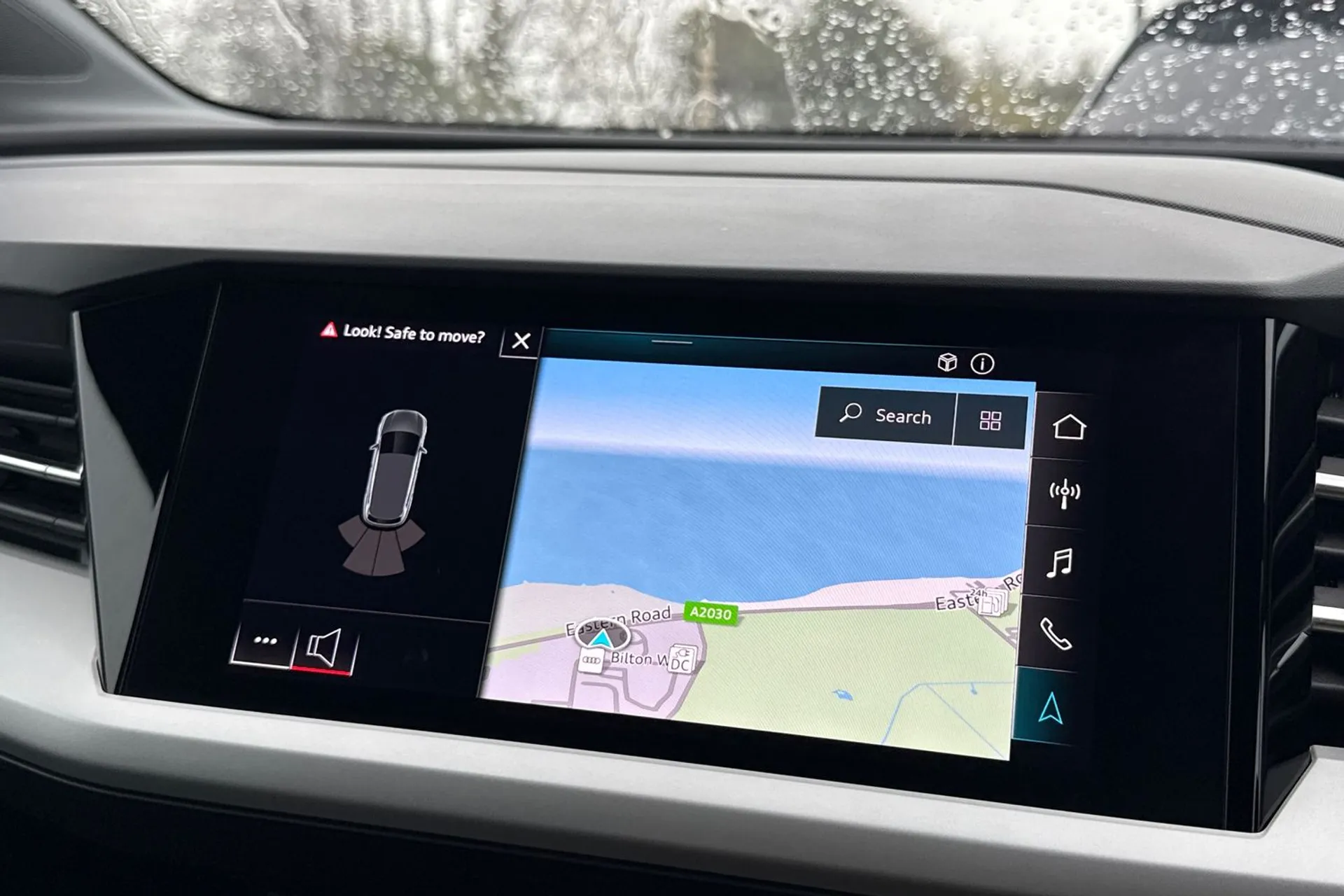 Audi Q4 thumbnail image number 32