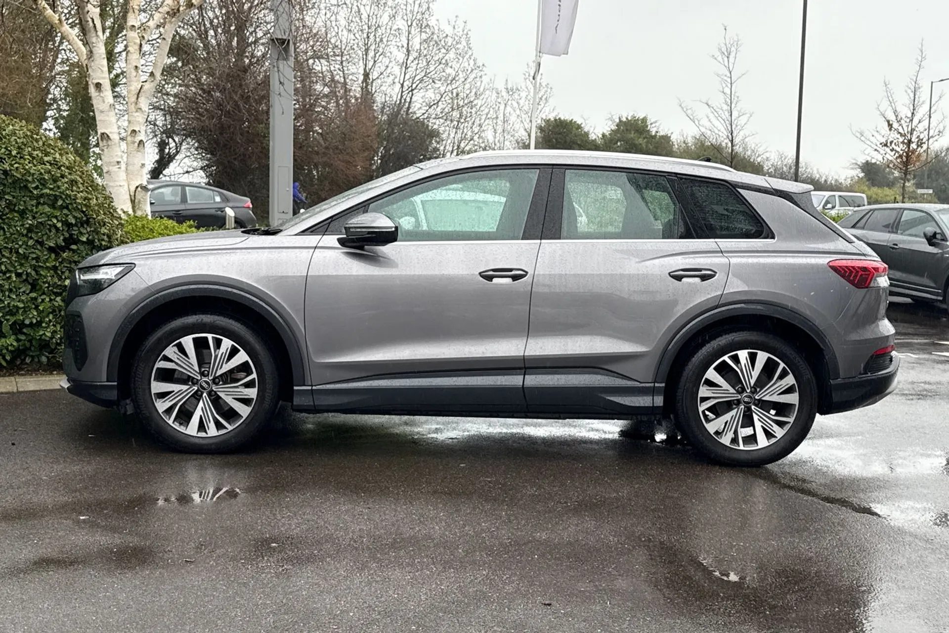 Audi Q4 thumbnail image number 2