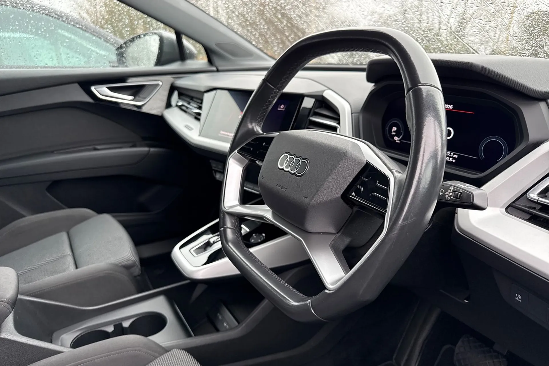 Audi Q4 thumbnail image number 18