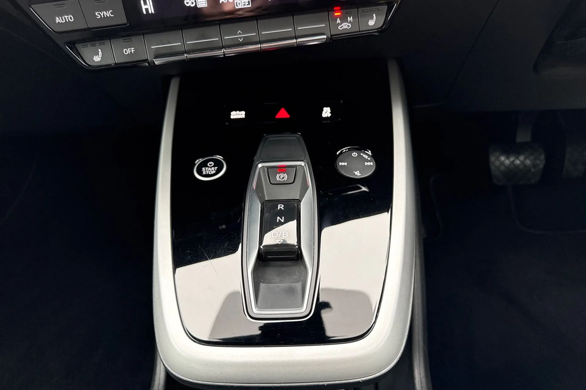 Audi Q4 thumbnail image number 7