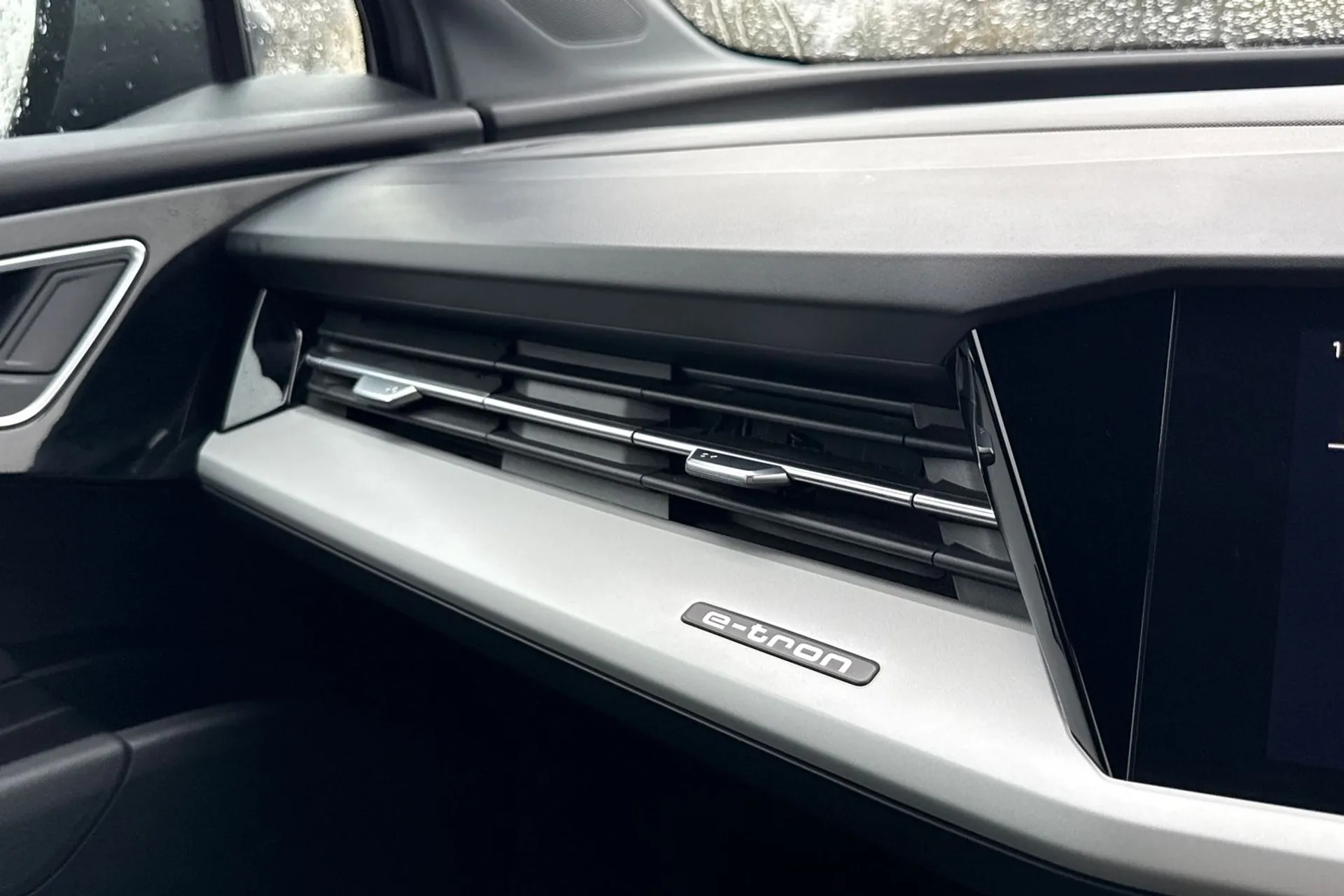 Audi Q4 thumbnail image number 51