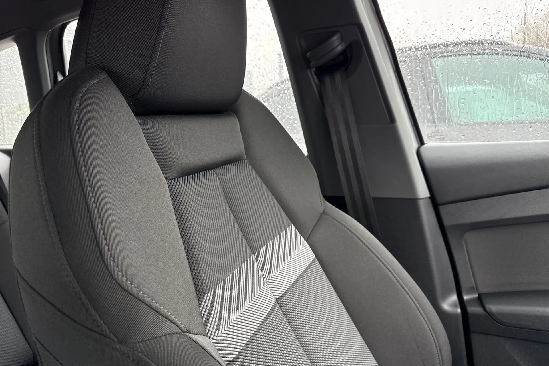 Audi Q4 thumbnail image number 28