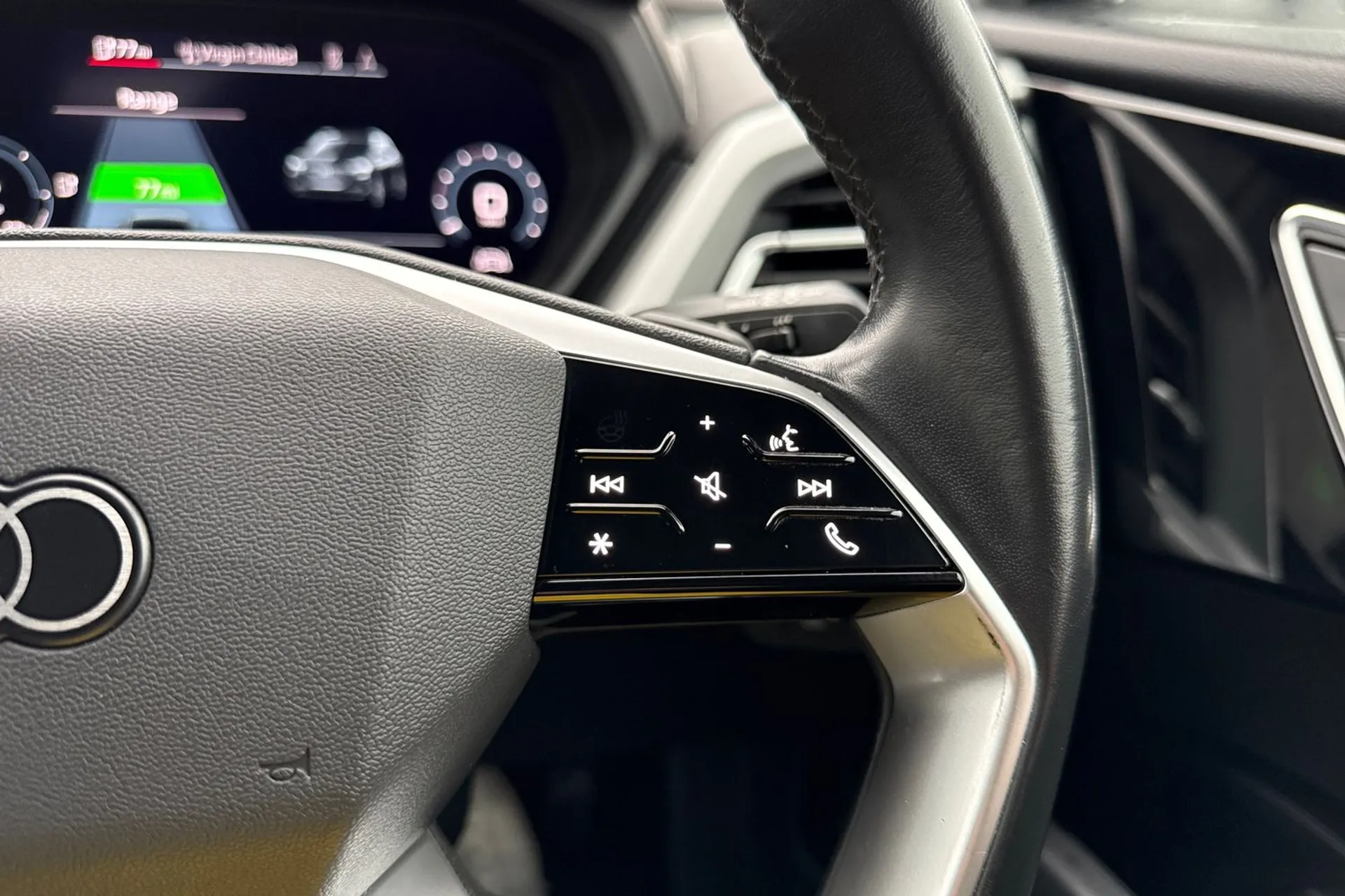 Audi Q4 thumbnail image number 31