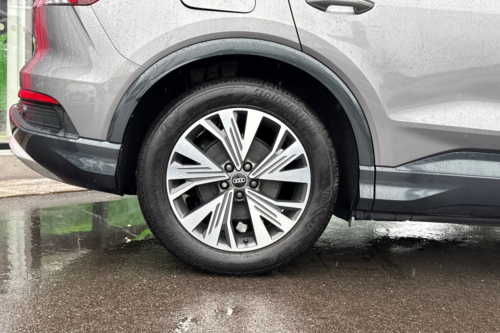 Audi Q4 thumbnail image number 21