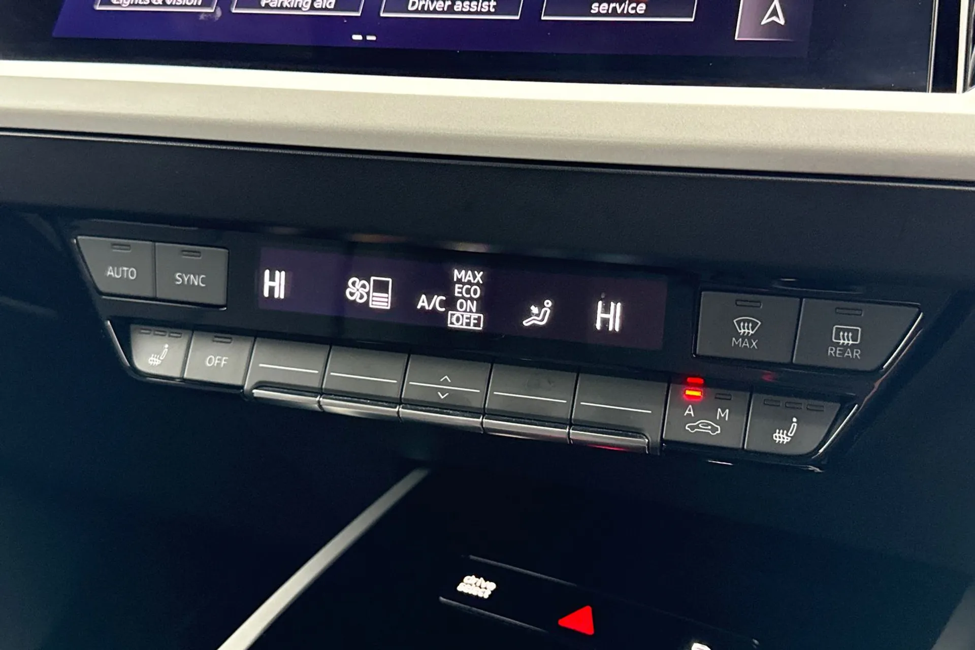 Audi Q4 thumbnail image number 13