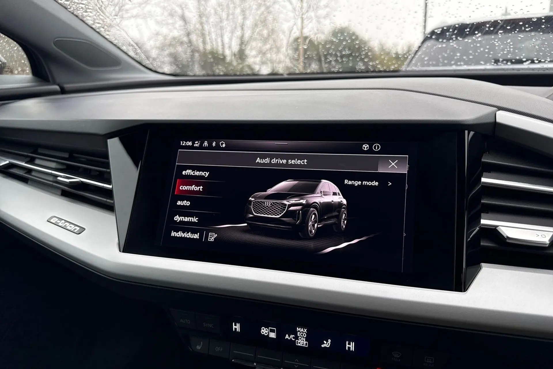 Audi Q4 thumbnail image number 24