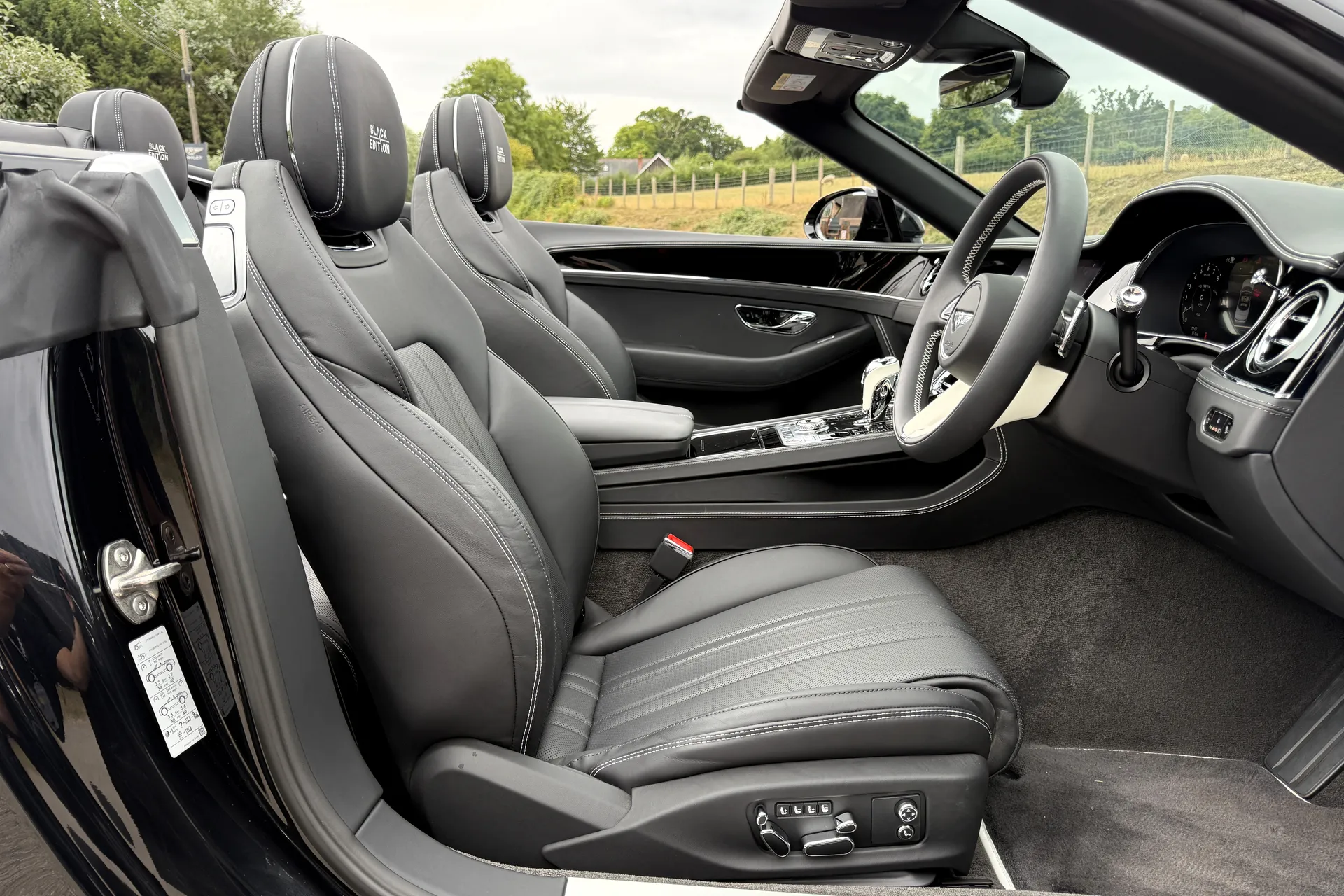 Bentley CONTINENTAL GTC thumbnail image number 17