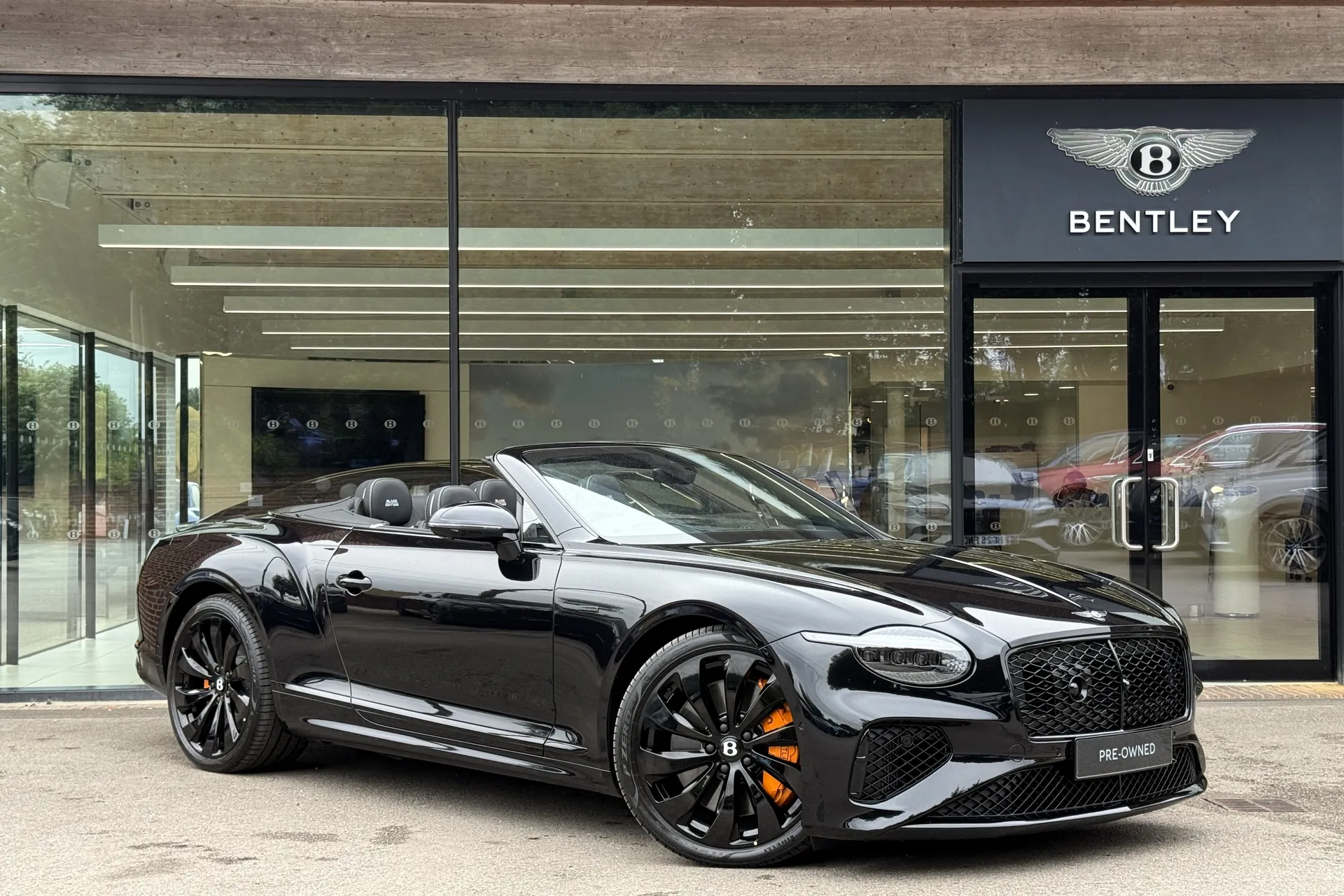 Bentley CONTINENTAL GTC focused image