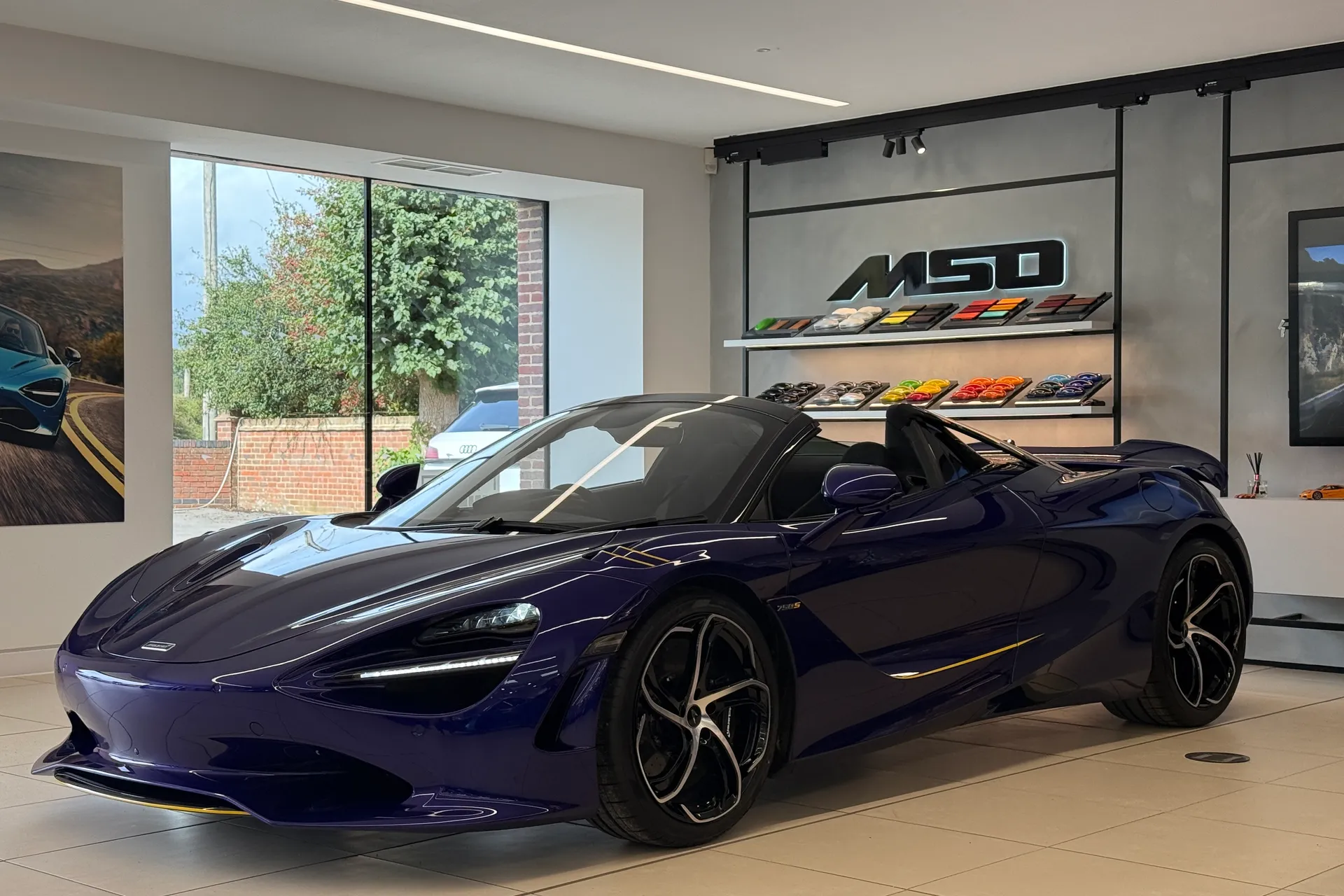 McLaren 750 thumbnail image number 43