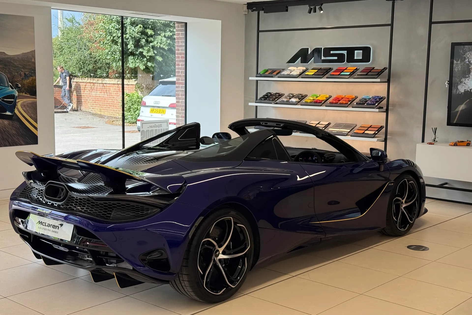 McLaren 750 thumbnail image number 36