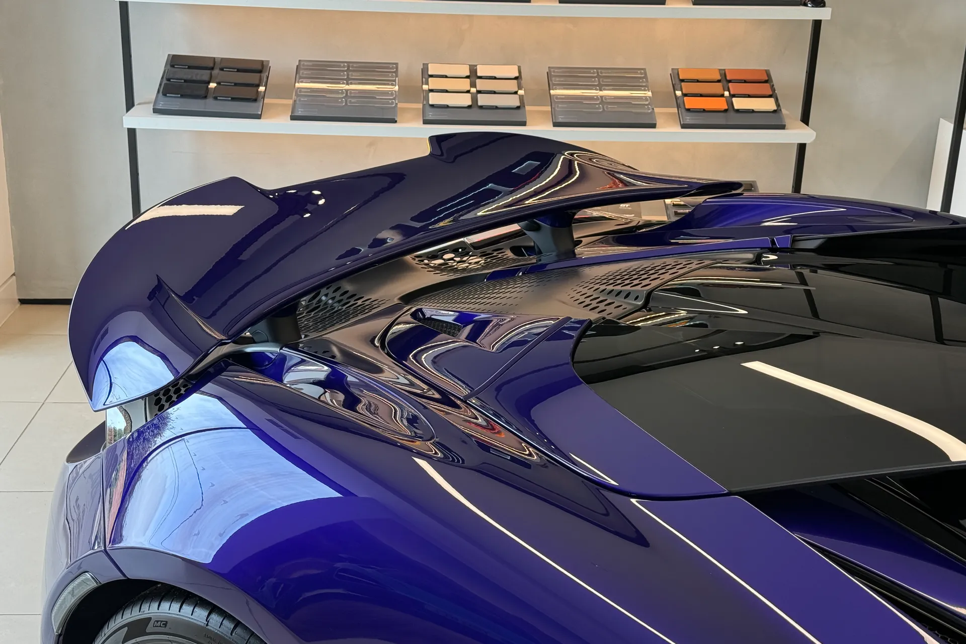 McLaren 750 thumbnail image number 37