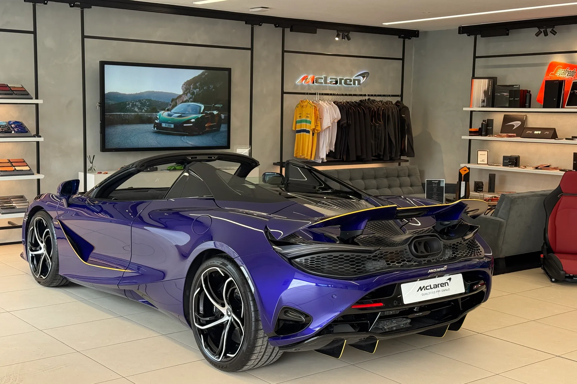 McLaren 750 thumbnail image number 7