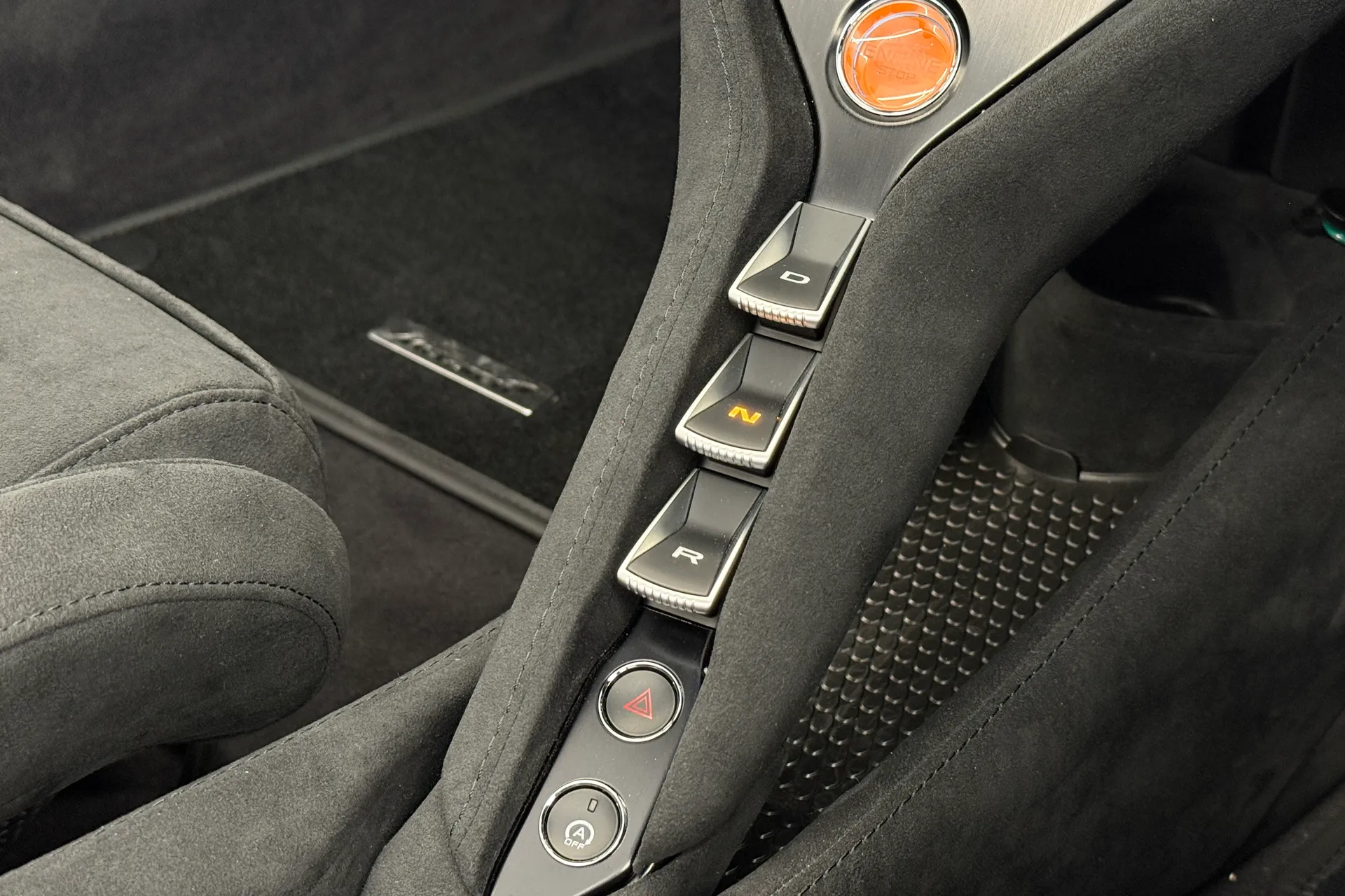 McLaren 750 thumbnail image number 19