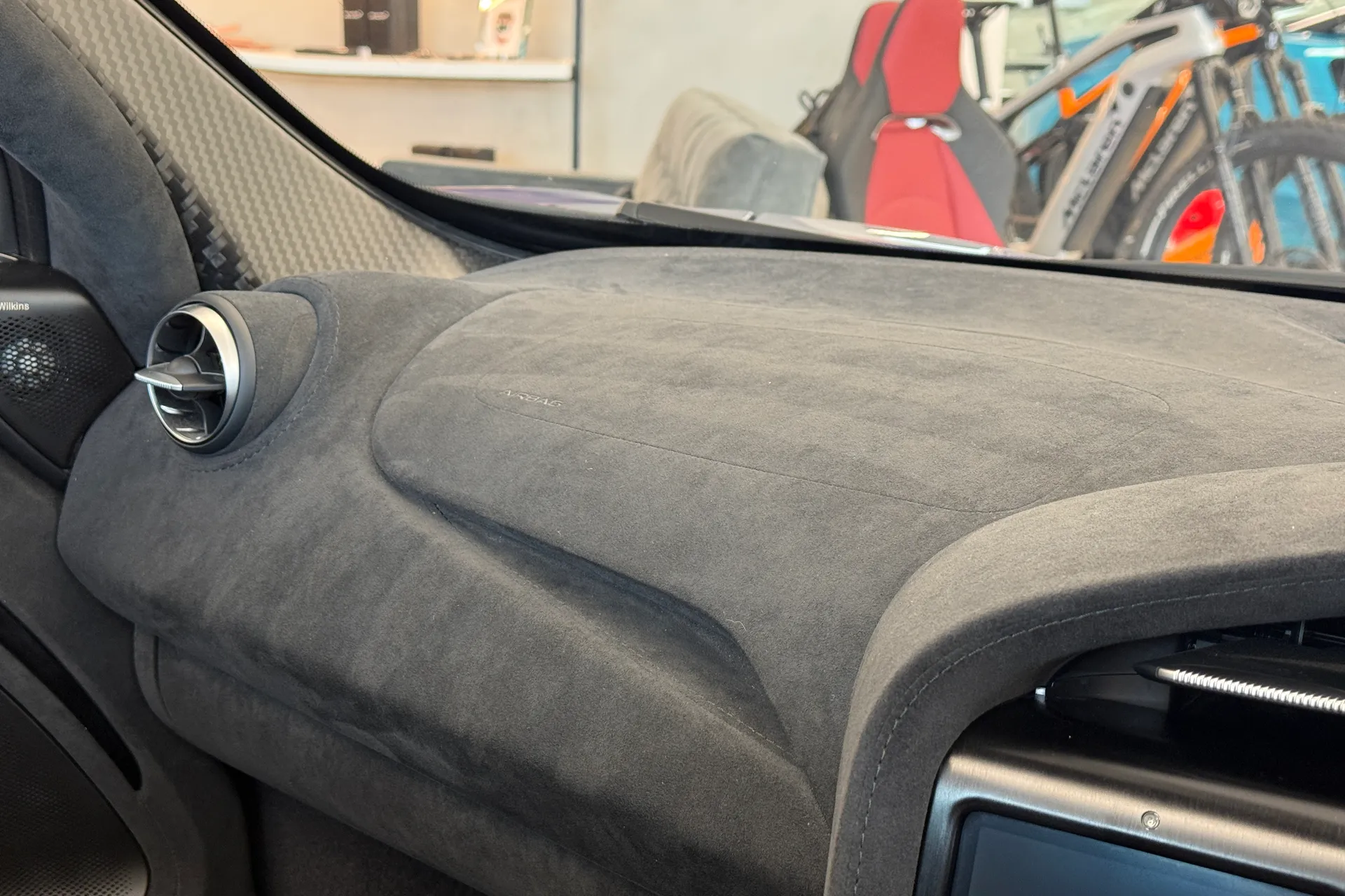 McLaren 750 thumbnail image number 14