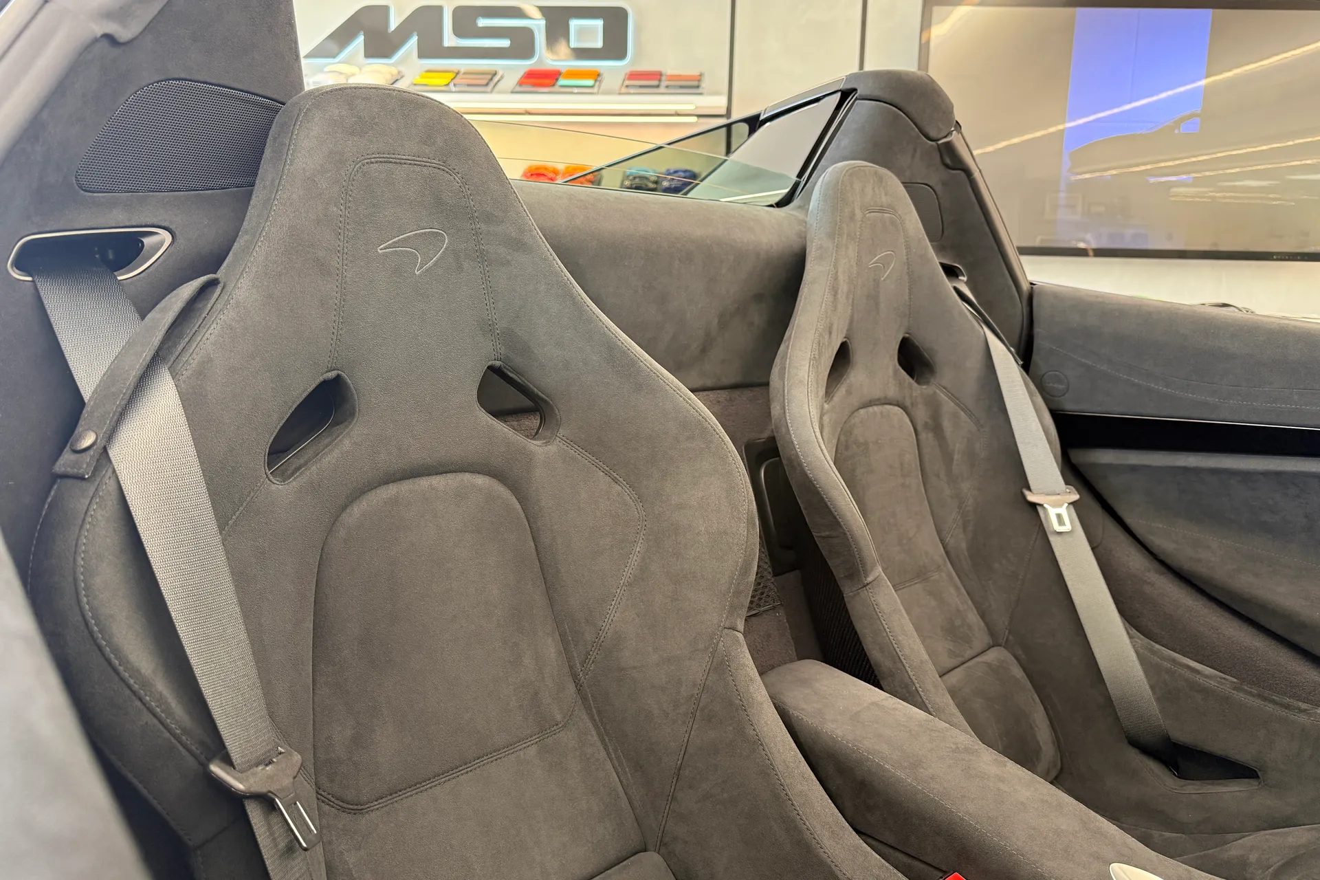 McLaren 750 thumbnail image number 4