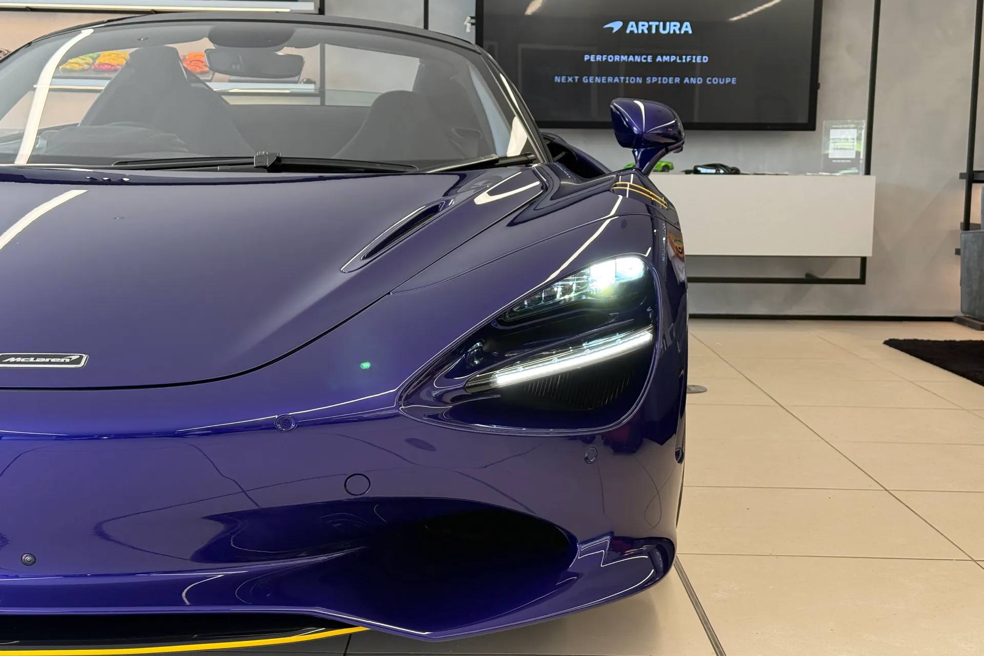 McLaren 750 thumbnail image number 45