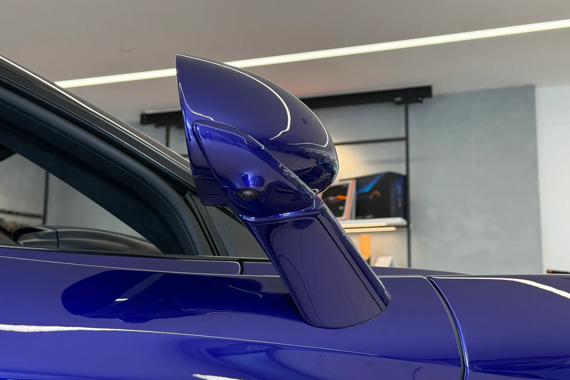 McLaren 750 thumbnail image number 31