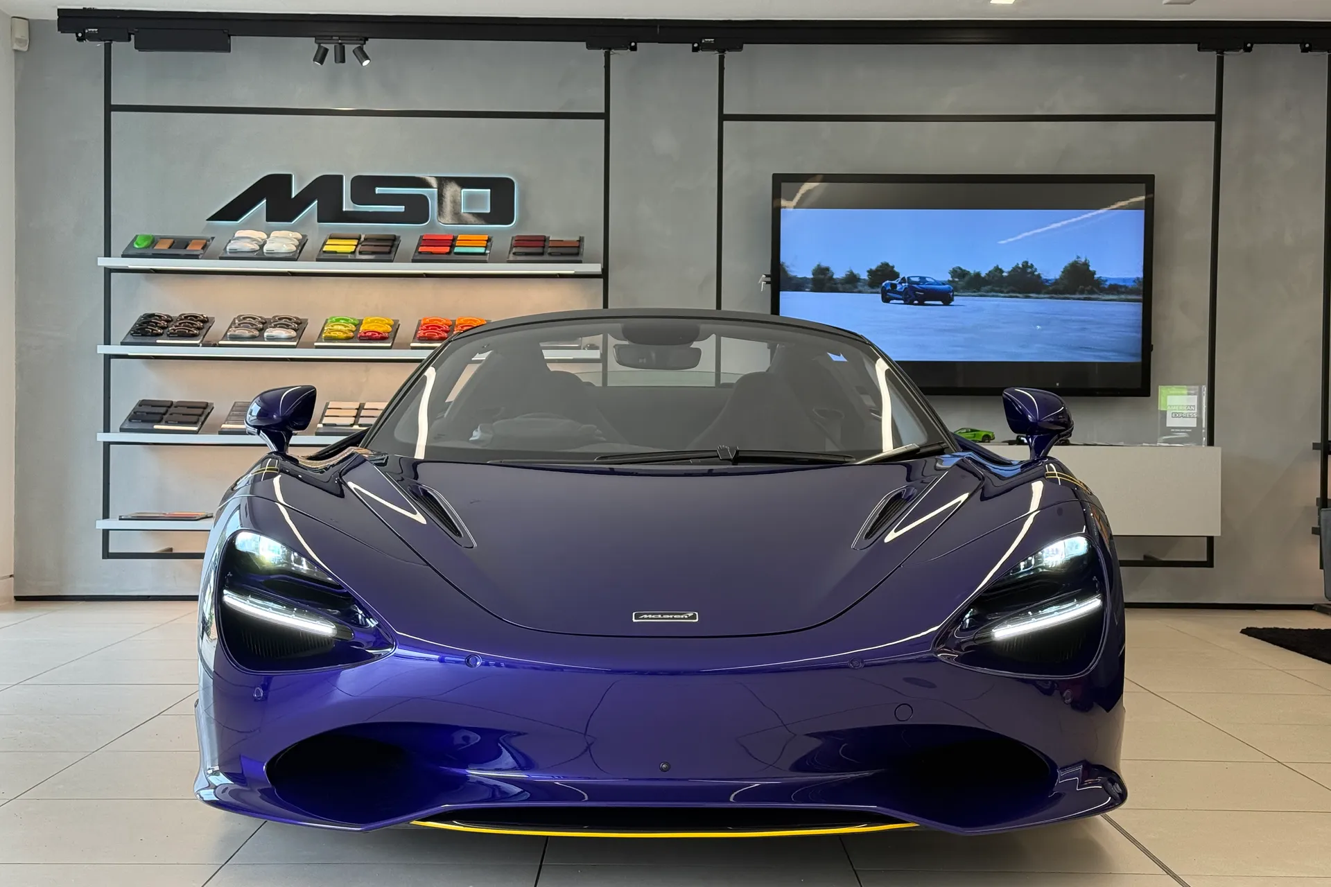 McLaren 750 thumbnail image number 44