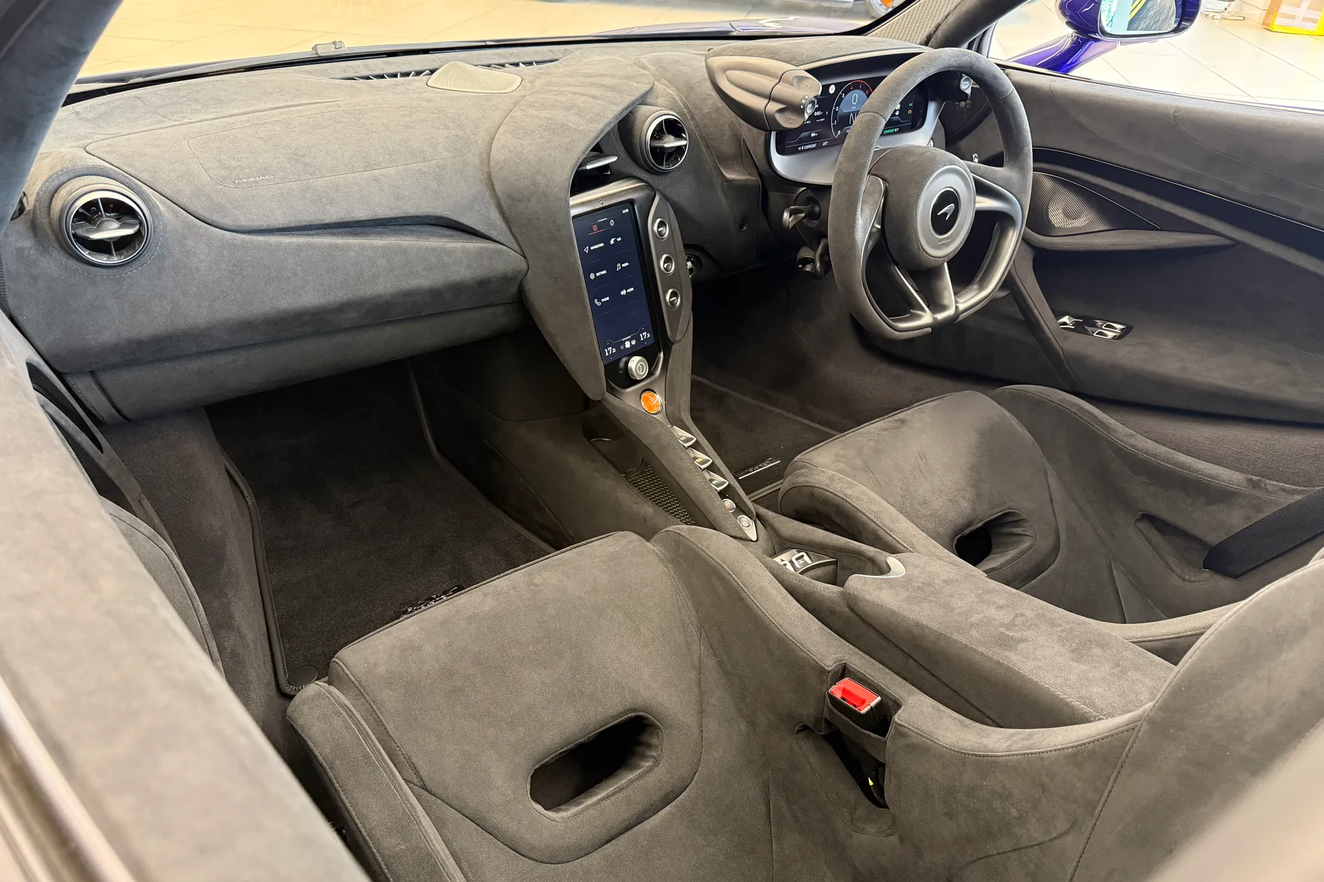 McLaren 750 thumbnail image number 5