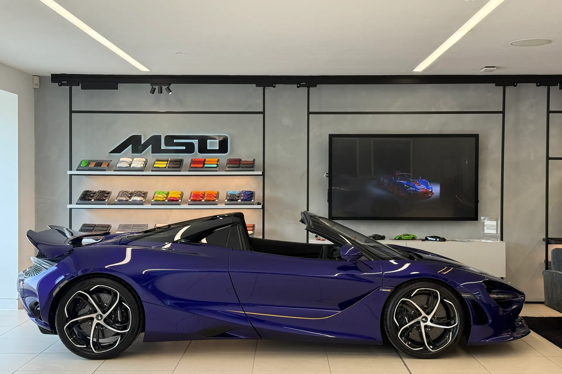 McLaren 750 thumbnail image number 8