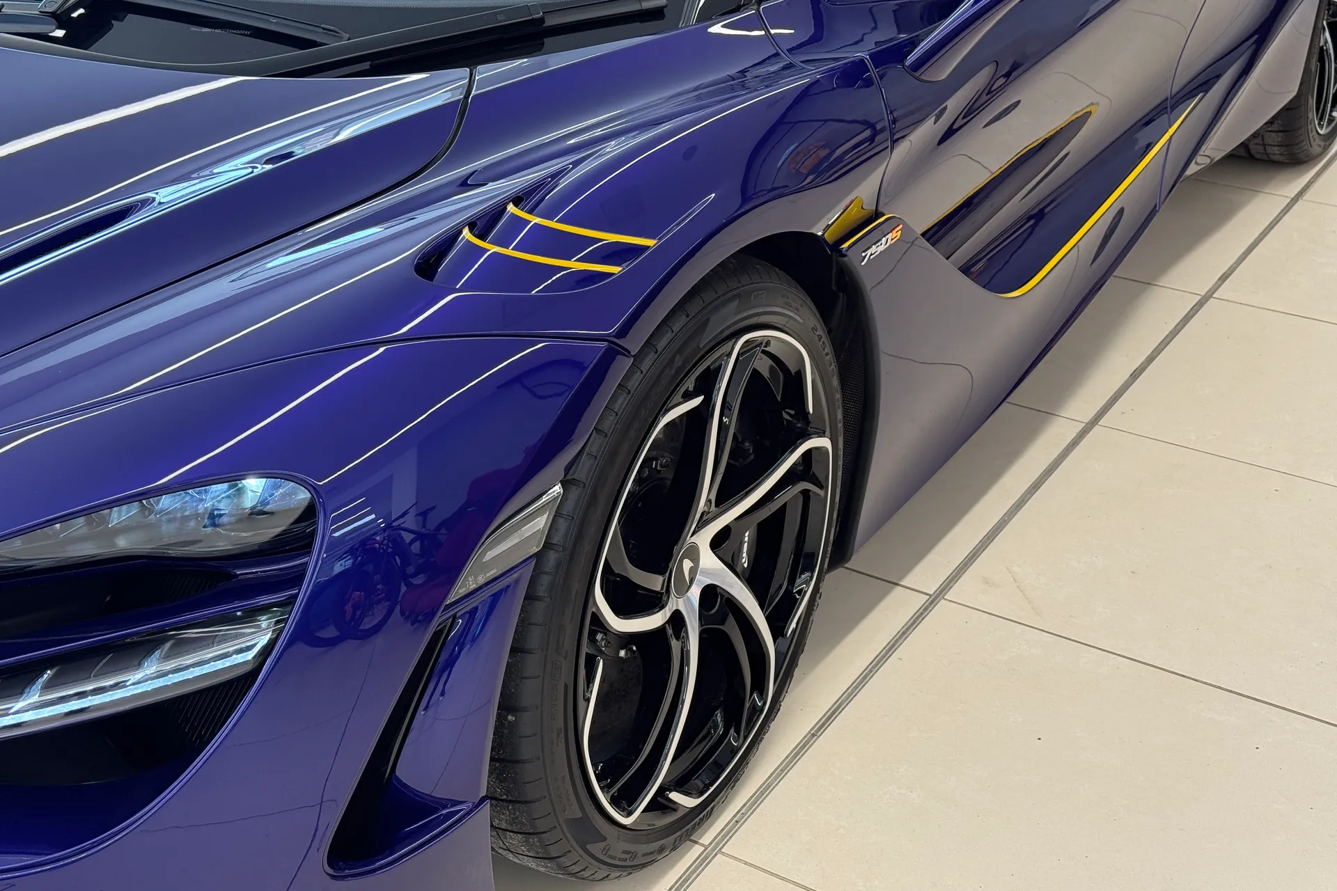 McLaren 750 thumbnail image number 32