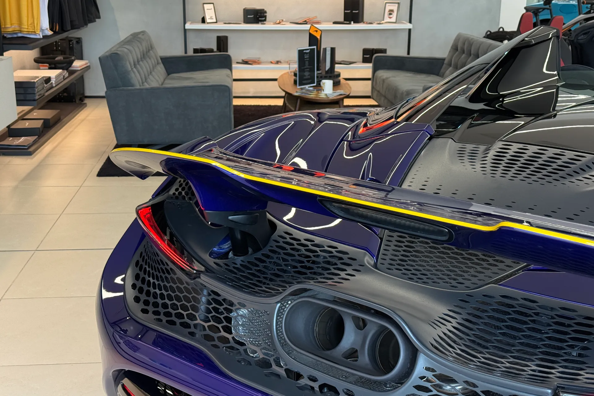 McLaren 750 thumbnail image number 39