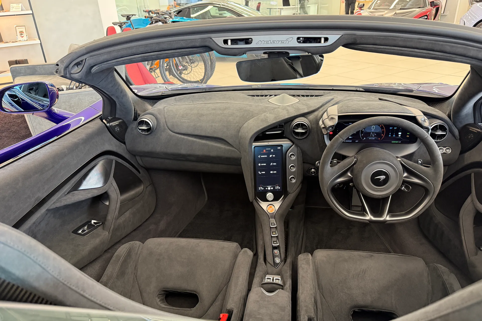 McLaren 750 thumbnail image number 33