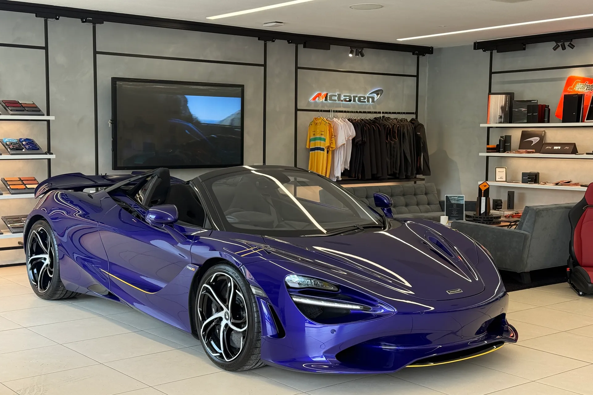 McLaren 750 thumbnail image number 42