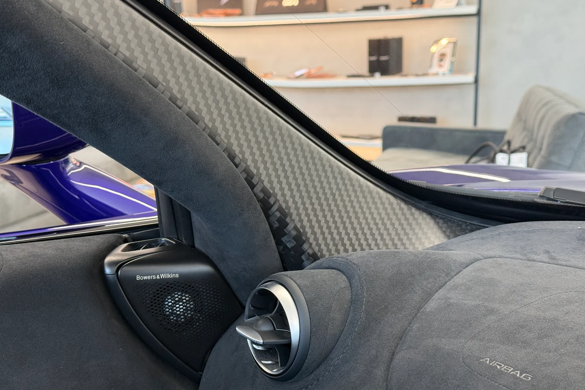 McLaren 750 thumbnail image number 23