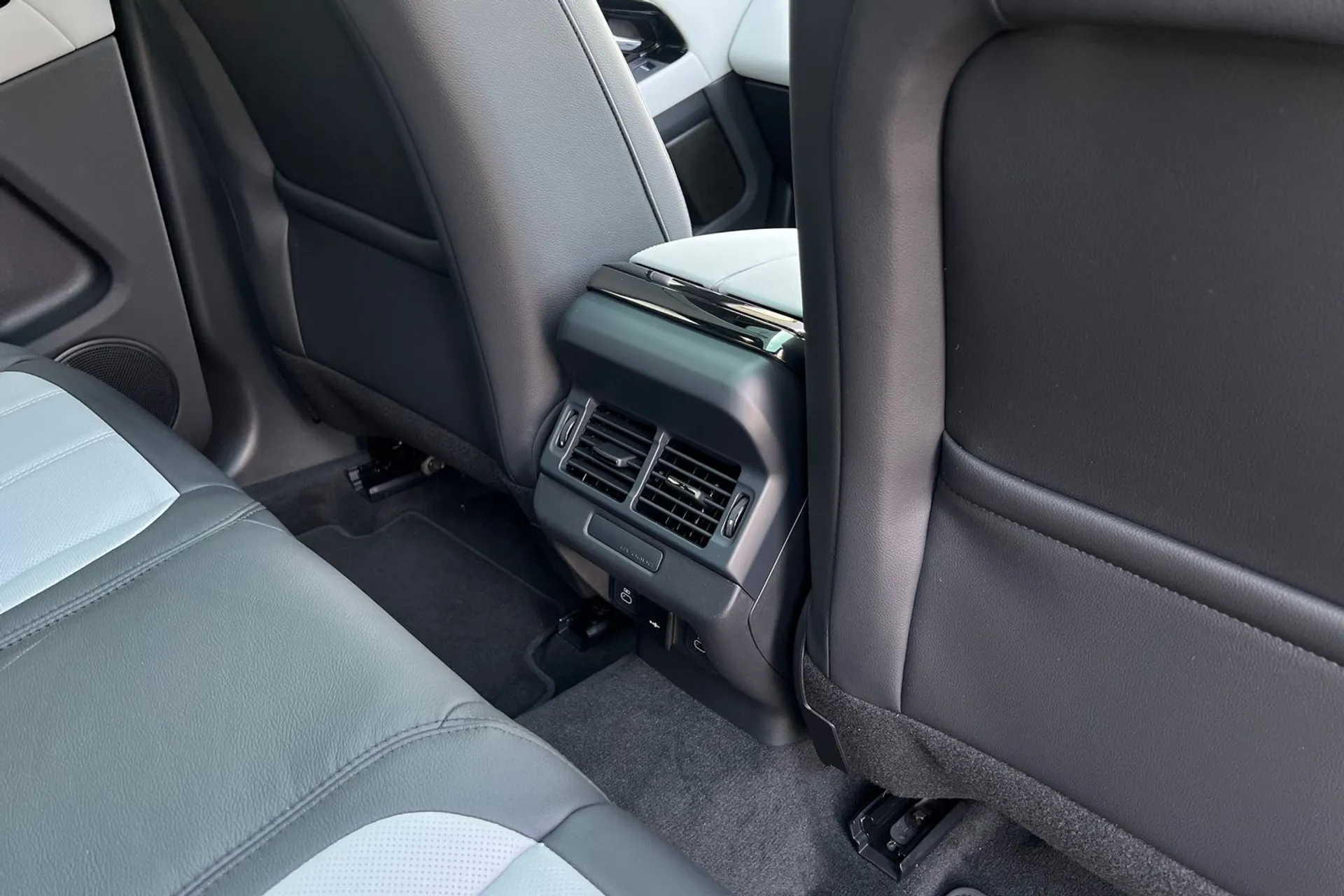 LAND ROVER RANGE ROVER EVOQUE thumbnail image number 37