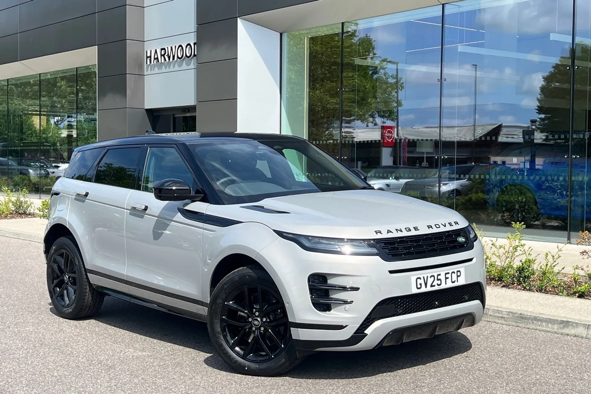 LAND ROVER RANGE ROVER EVOQUE focused image