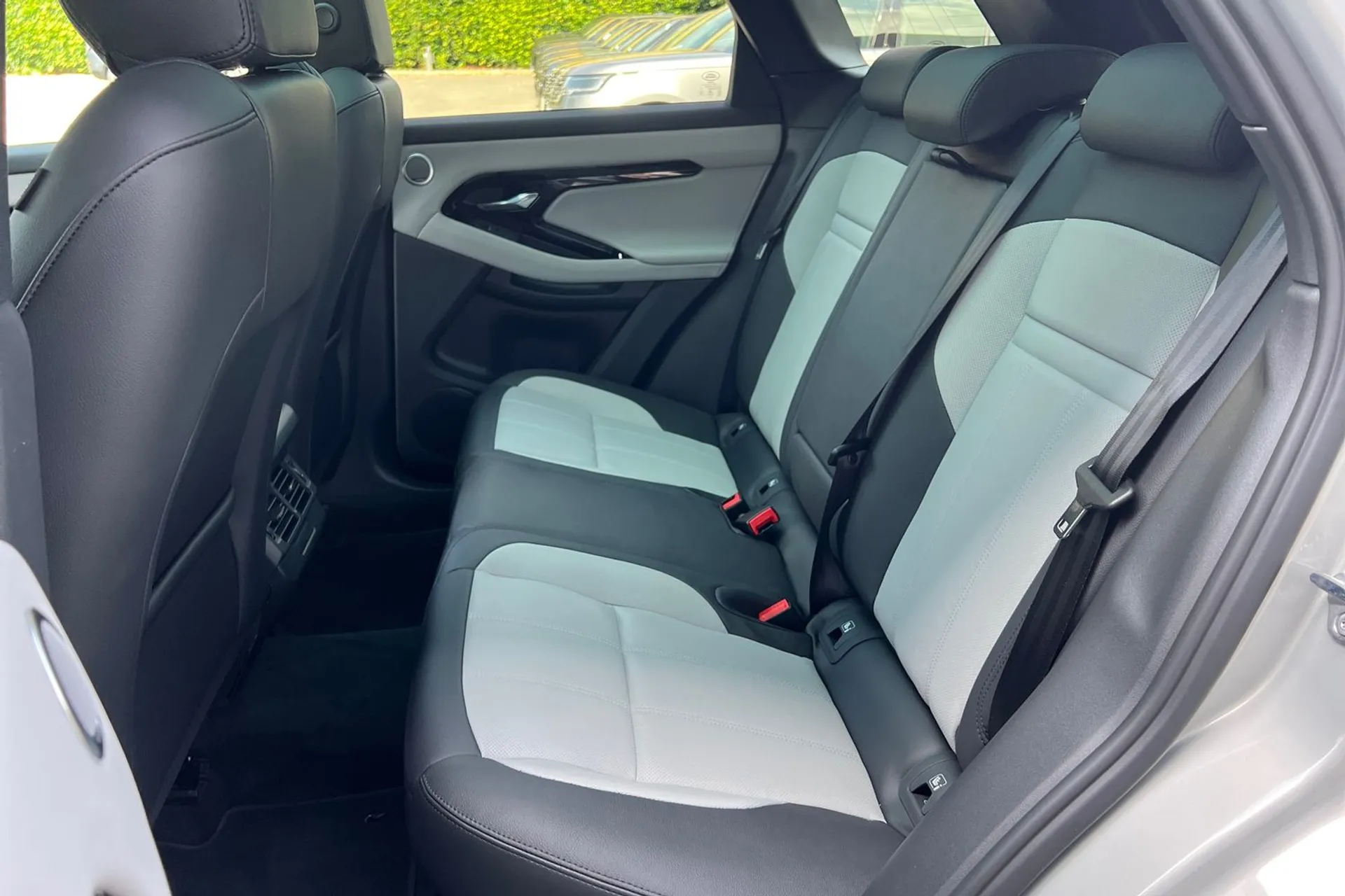 LAND ROVER RANGE ROVER EVOQUE thumbnail image number 46