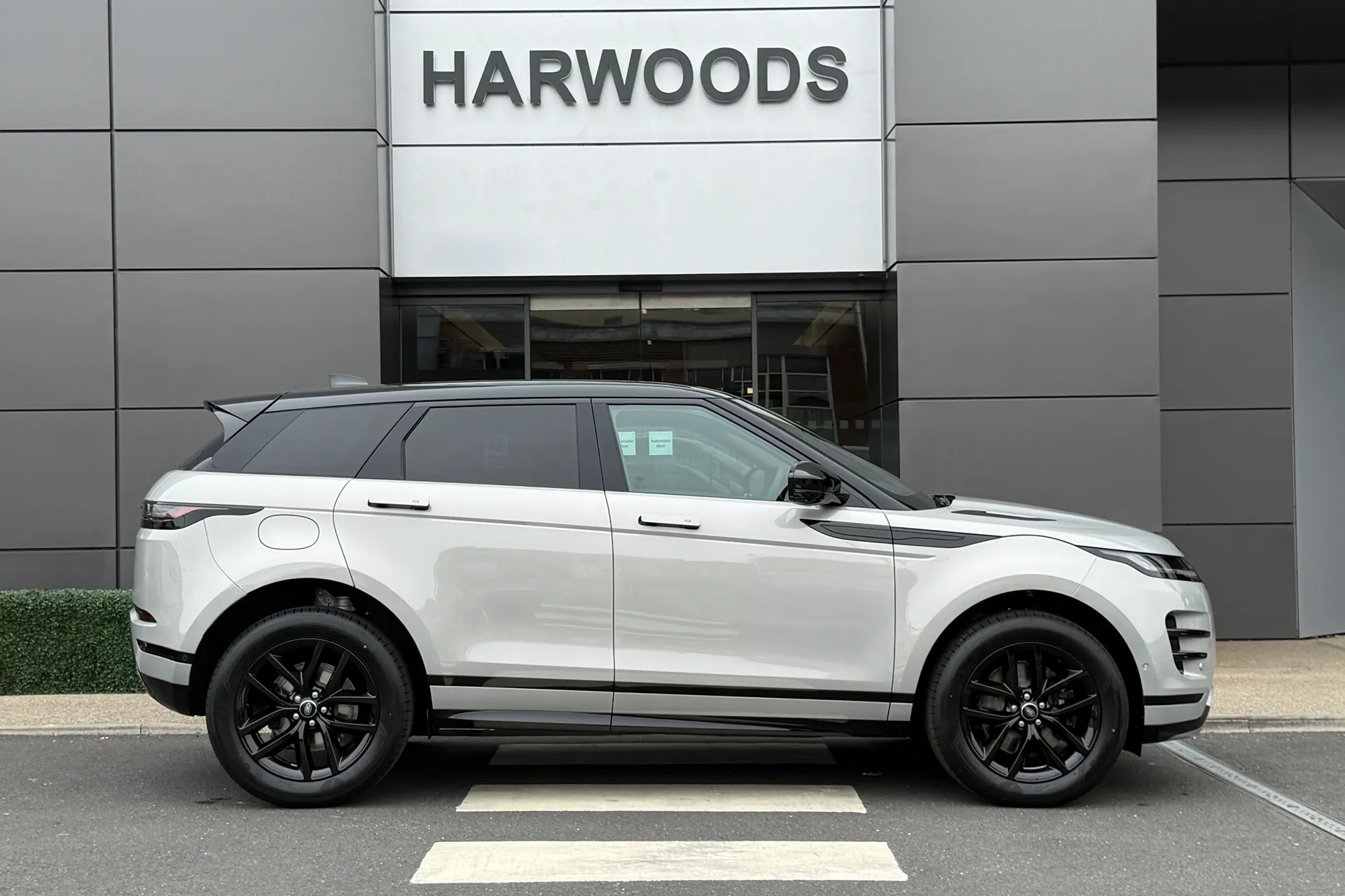 LAND ROVER RANGE ROVER EVOQUE thumbnail image number 2