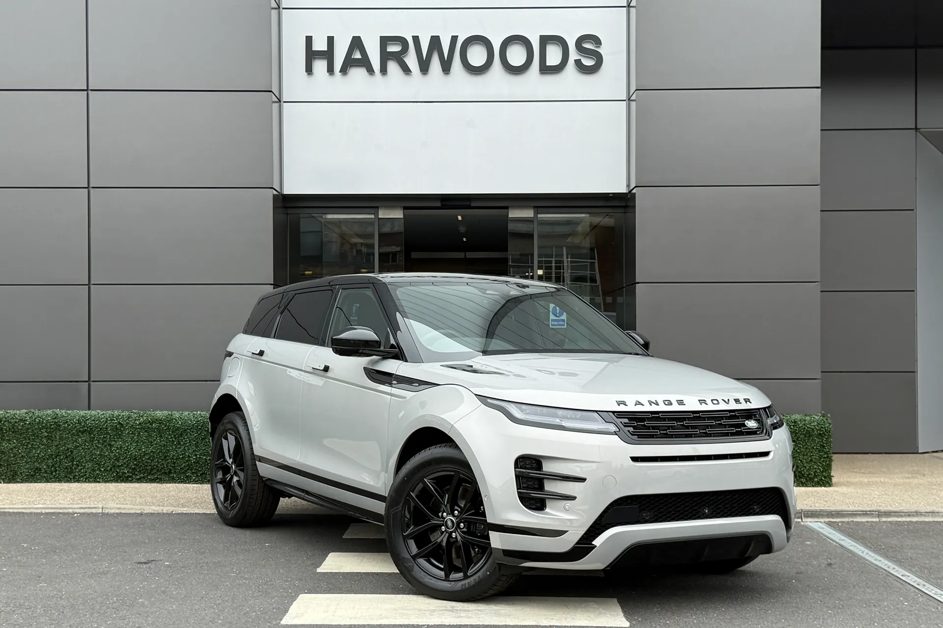 LAND ROVER RANGE ROVER EVOQUE focused image