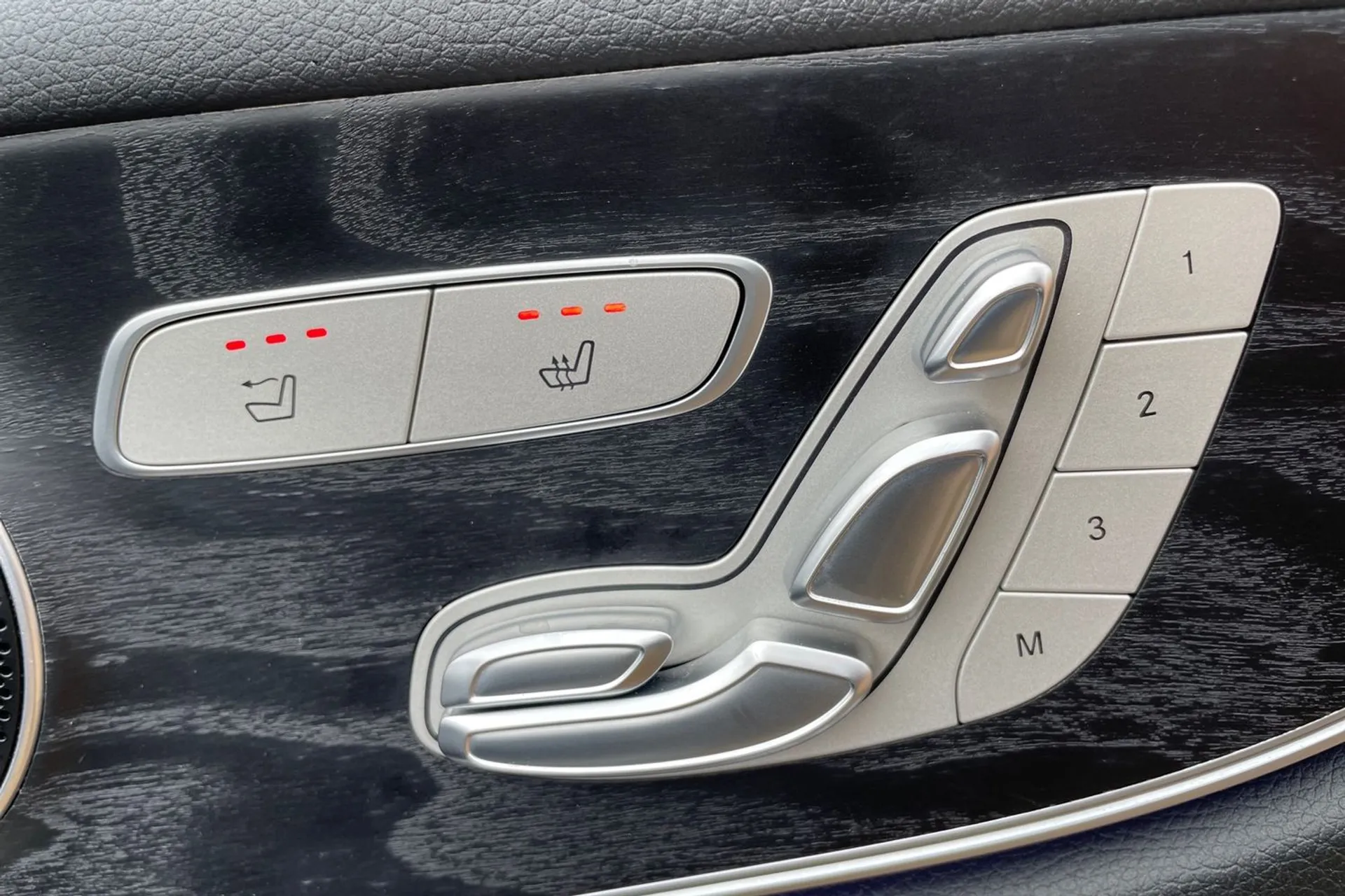 MERCEDES-BENZ E CLASS thumbnail image number 27