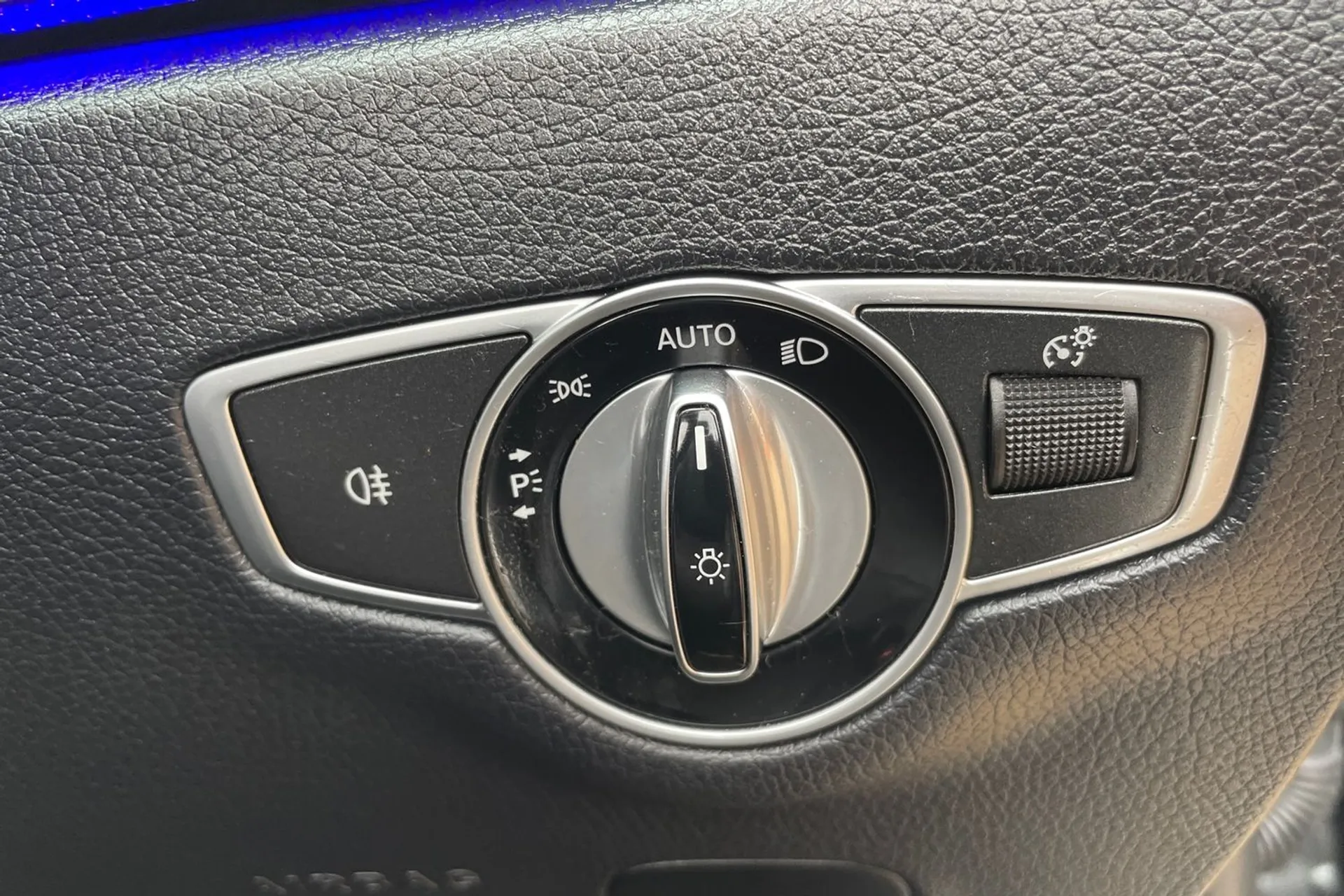 MERCEDES-BENZ E CLASS thumbnail image number 28