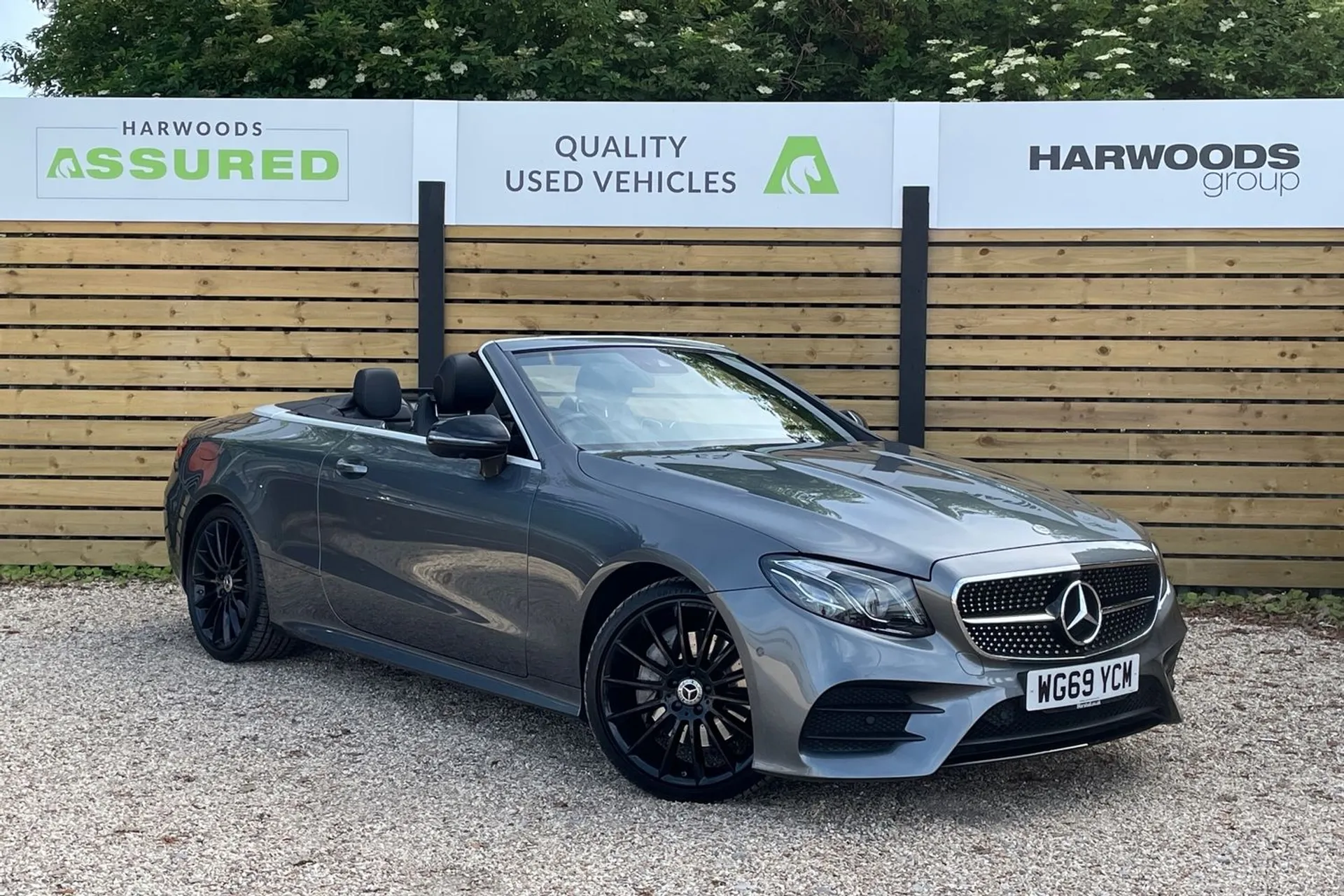 MERCEDES-BENZ E CLASS focused image