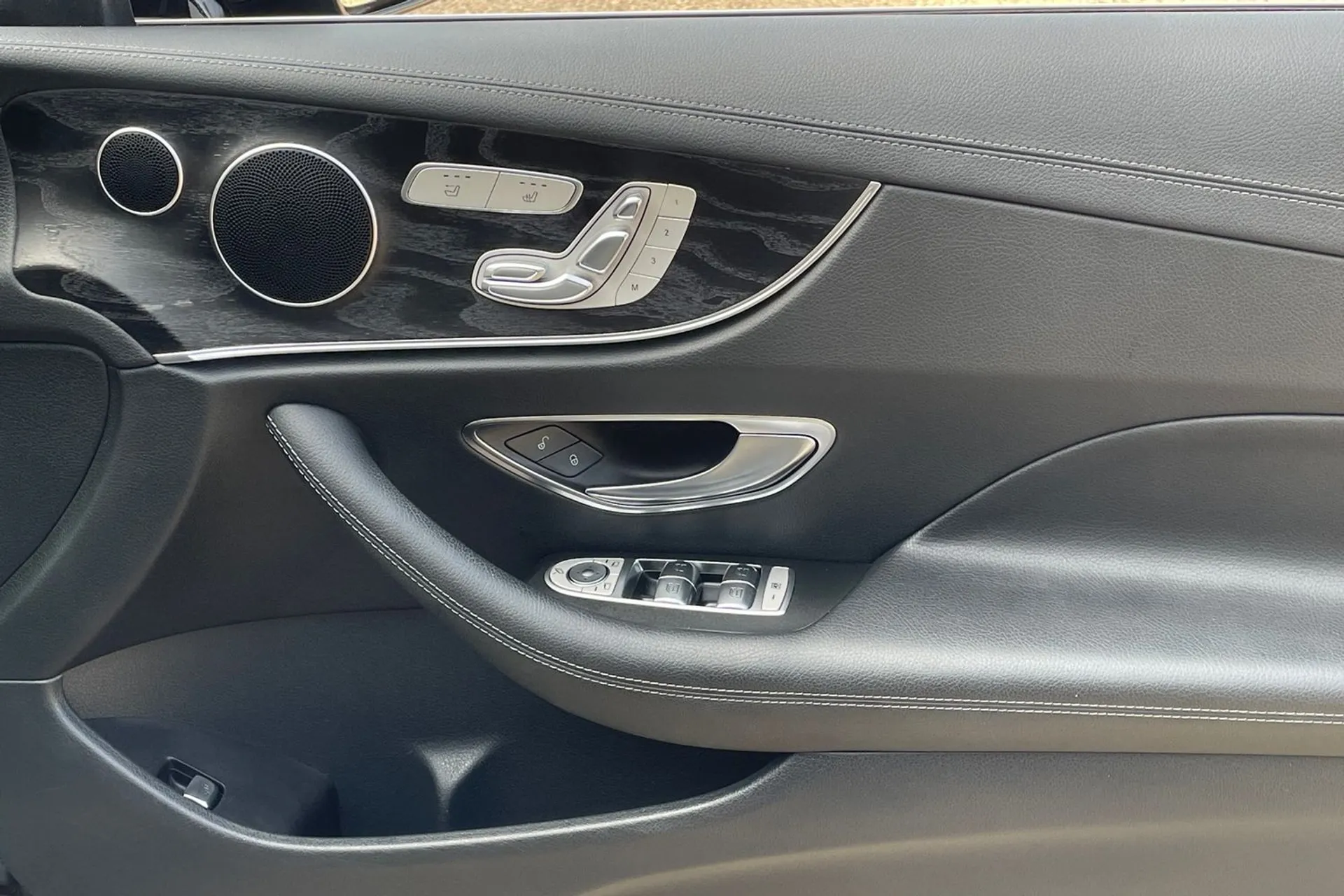 MERCEDES-BENZ E CLASS thumbnail image number 34