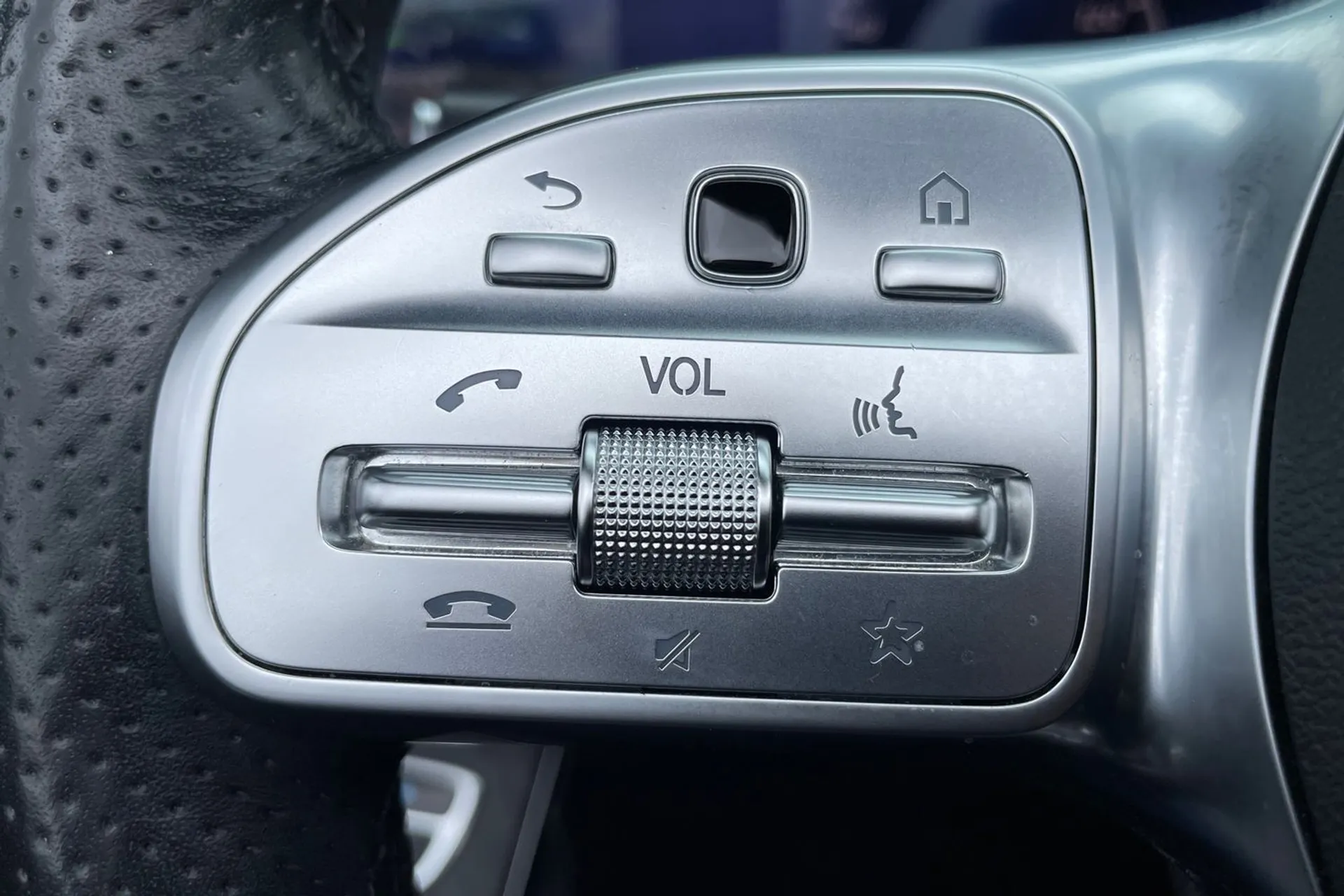 MERCEDES-BENZ E CLASS thumbnail image number 31