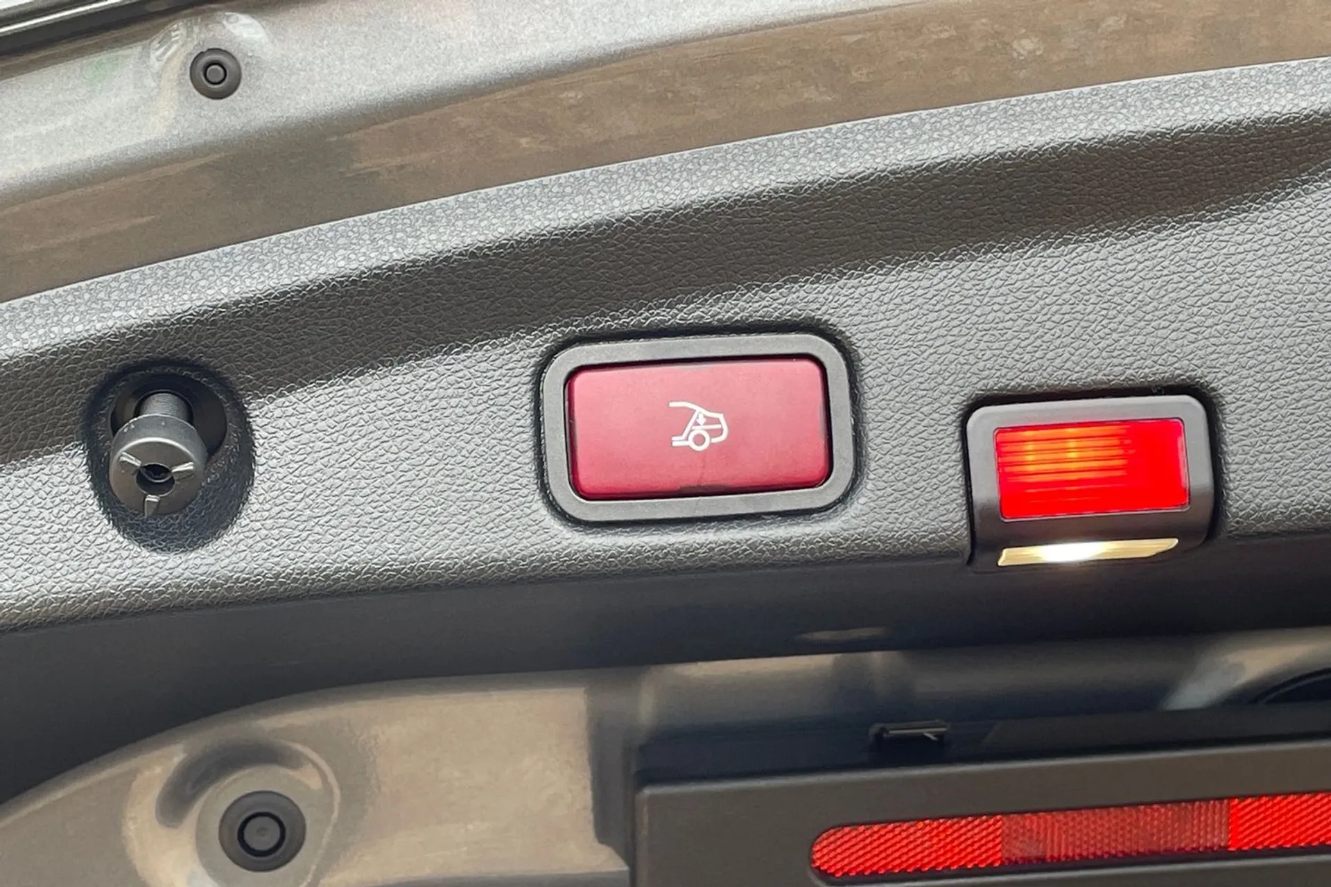 MERCEDES-BENZ E CLASS thumbnail image number 22