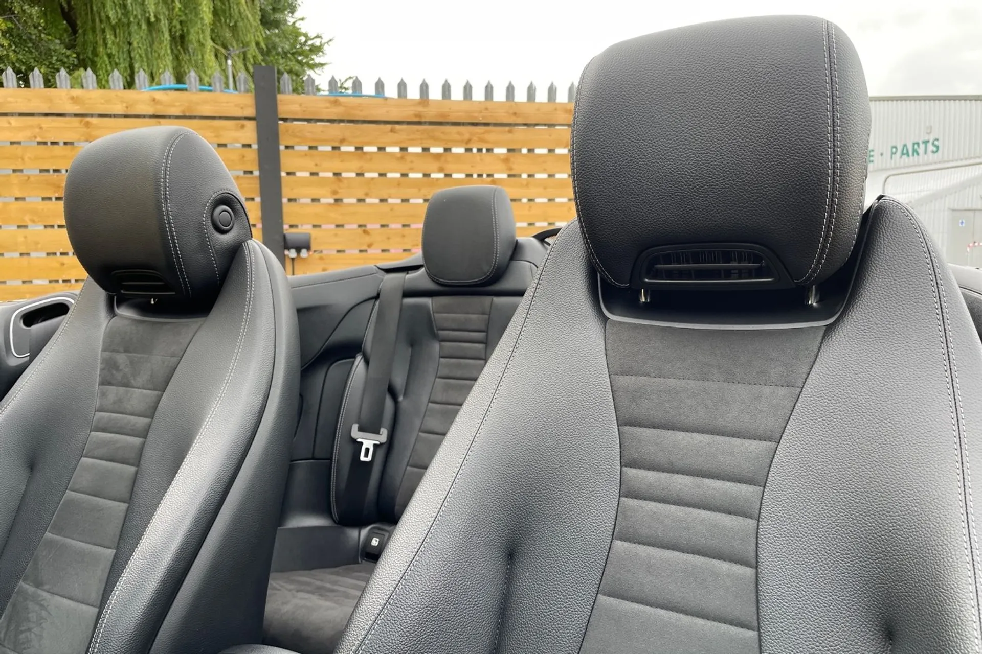 MERCEDES-BENZ E CLASS thumbnail image number 24
